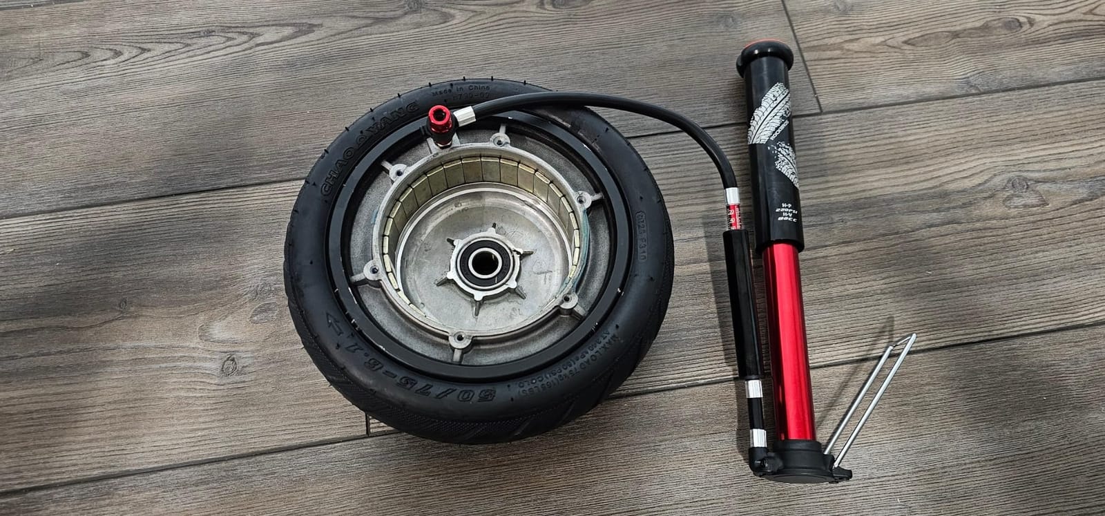 ROCKBROS 220PSI Mini Floor Pump with Hidden Pressure Gauge | 220PSI Max, Presta & Schrader Compatible, CNC Aluminum Body, Needles for Balls Included customer photo 2