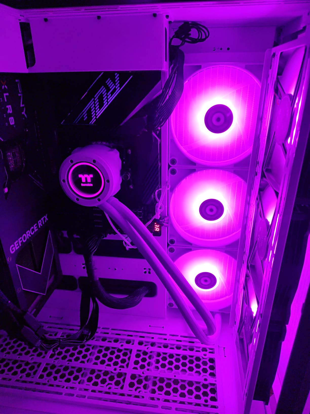 Thermaltake TH240 ARGB Sync V2 CPU Liquid Cooler / AIO Liquid Cooling / Fan 120mm*2 / PWM 500~2000 RPM / Mirror Waterblock / MB ARGB Sync Control, CL-W361-PL12SW-A , Black customer photo 1