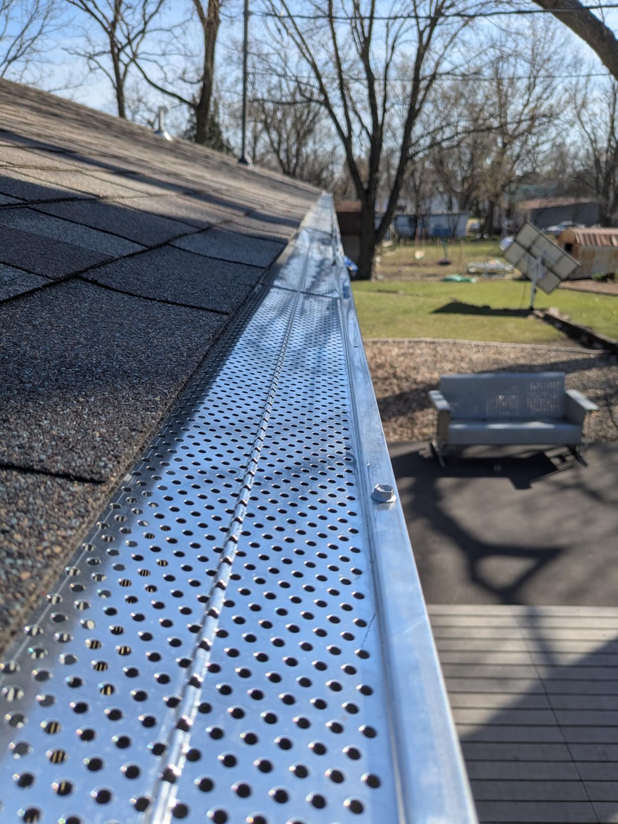 VEVOR Gutter Guard, 5 inch Width, Aluminum Leaf Filter DIY Gutter Cover, 26 PCS 104 ft Total Length, 0.157'' Hole Diameter & 0.02'' Thick Fits Any Roof or Gutter Type customer photo 1
