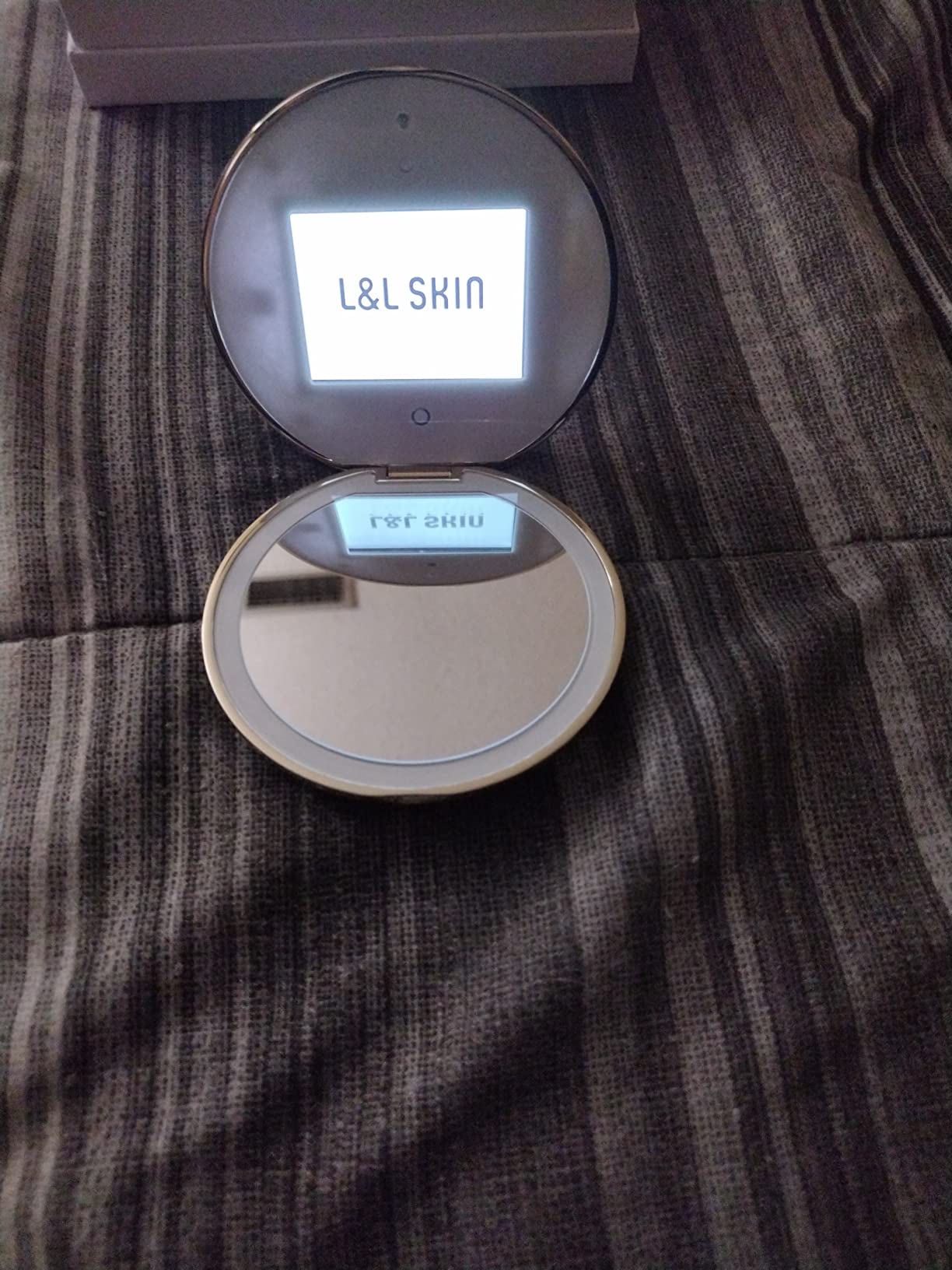 L&L SKIN UVmagic Mirror, Compact Mirror Design for Sunscreen Test, Travel Makeup Mirror with UV Camera for Sunscreen Coverage Test customer photo 1