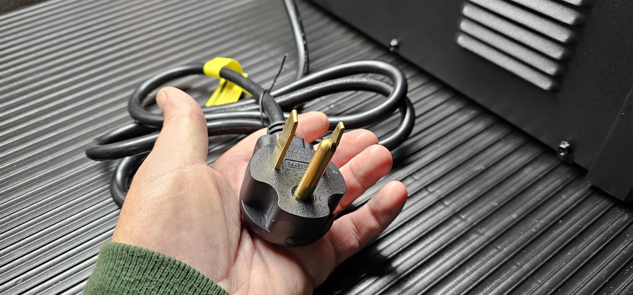 Sunstac 200A TIG Welder with Pulse, 110V/220V Dual Voltage | DC TIG/Pulse TIG/SPOT TIG/Stick 4 in 1 welder, 2T/4T controls, foot-pedal compatibility customer photo 2