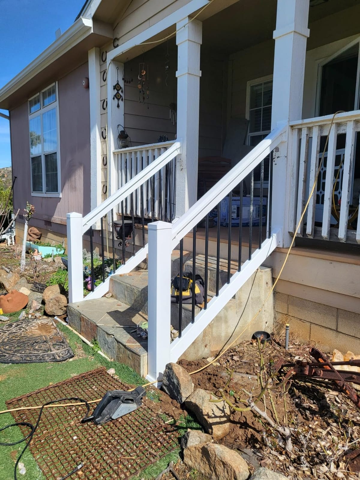 Weatherables Bolton Porch and Deck Railing Kit – Aluminum and Vinyl Railing Kit for Decks, Porches, Balcony Railing, and More (36” x 48”) customer photo 1