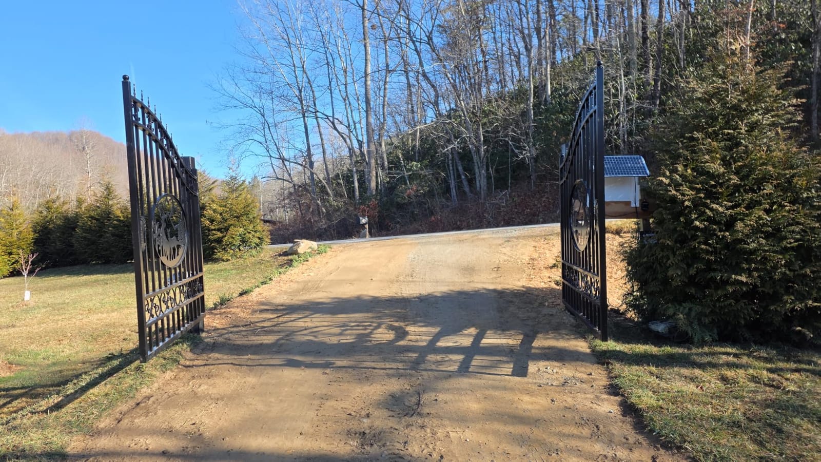 Chery Industrial 14×8 FT Outdoor Dual Swing Driveway Gate with Deer Pattern customer photo 1
