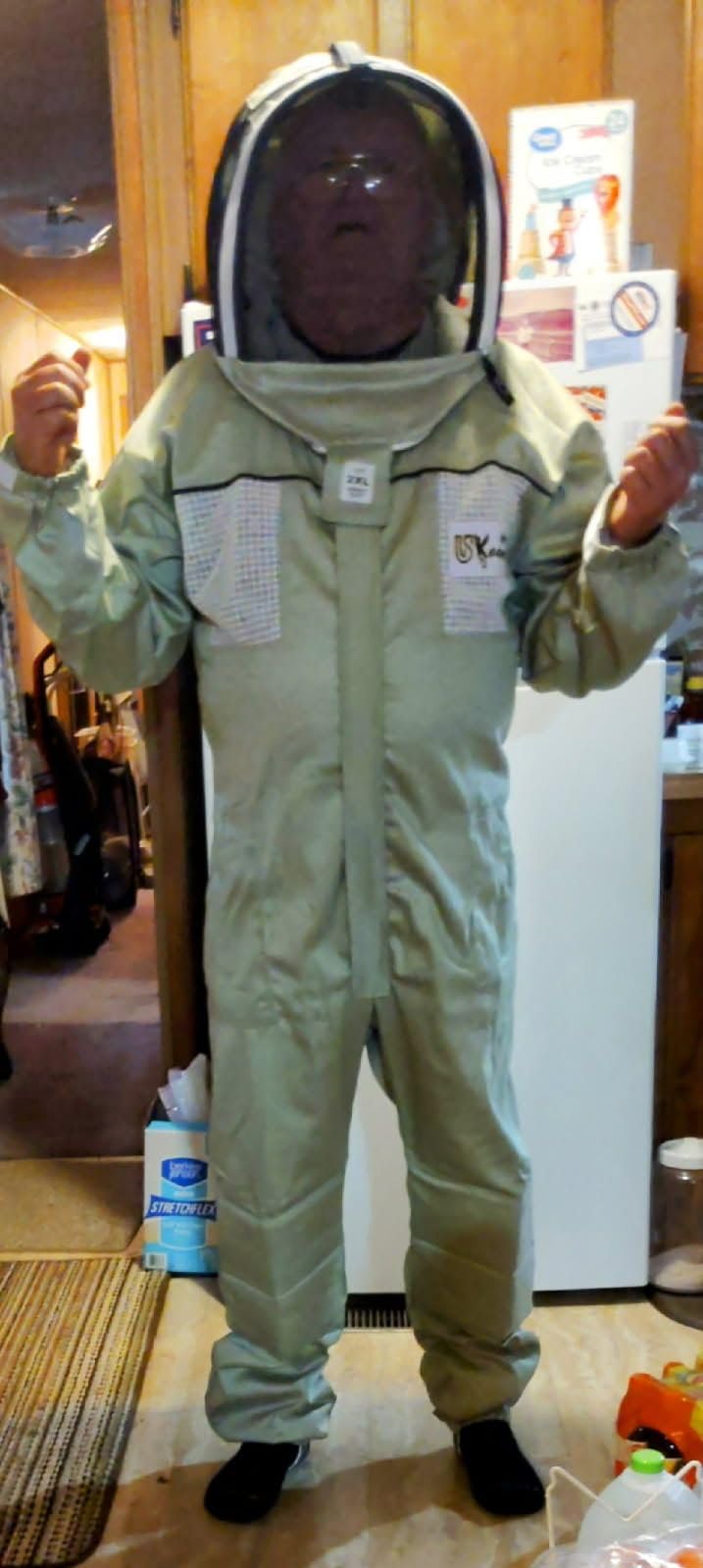 Ultra-Ventilated Polycotton Beekeeping Suit for Men & Women with Gloves & Two Beekeeping Veils-Professional & Beginner Apiarist Suit. (Olive,XL) customer photo 1