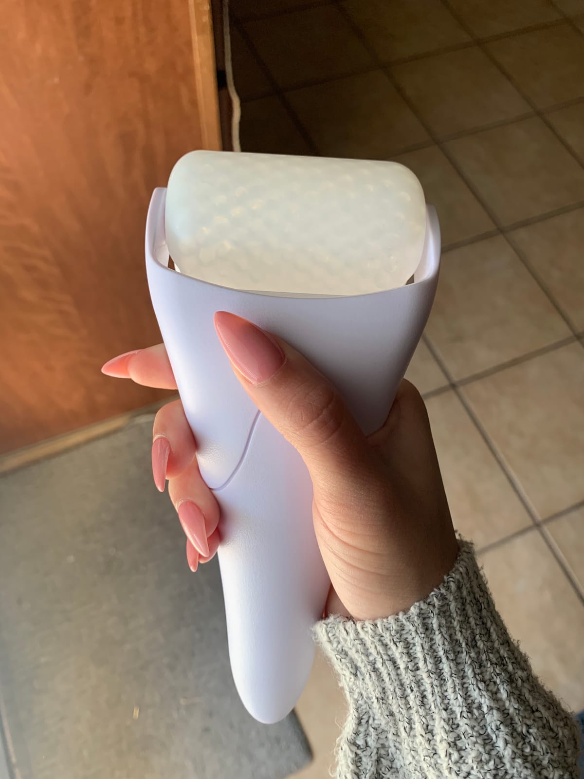Fronnor Ice Roller for Face,Eyes,Facial Massager Tool,Soothing Skin Care Tool,Cooling Skincare Device for Puffiness,At-Home Spa Gift for Women customer photo 1