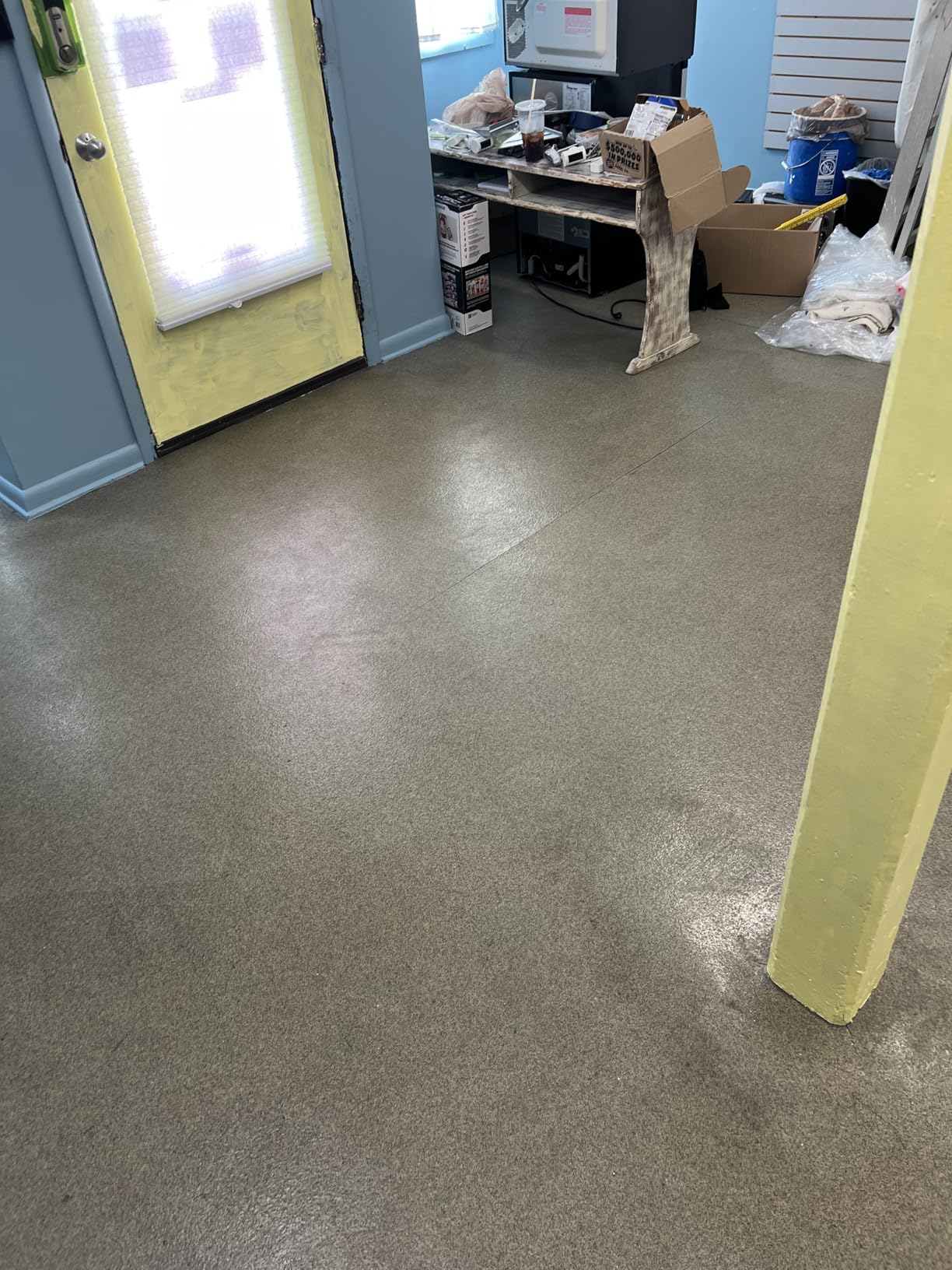 Art3d 18-Pack Interlocking Vinyl Floor Tiles (27 Sq.Ft), Oslo Frost Maple customer photo 1