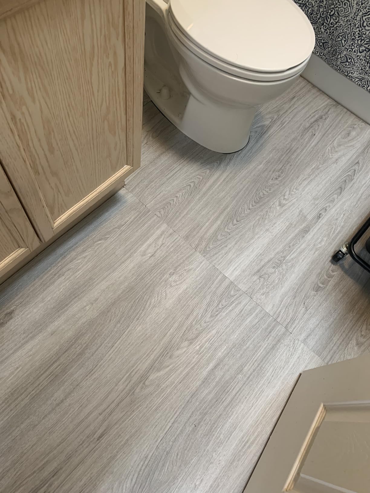 Art3d 18-Pack Interlocking Vinyl Floor Tiles (27 Sq.Ft), Oslo Frost Maple customer photo 2