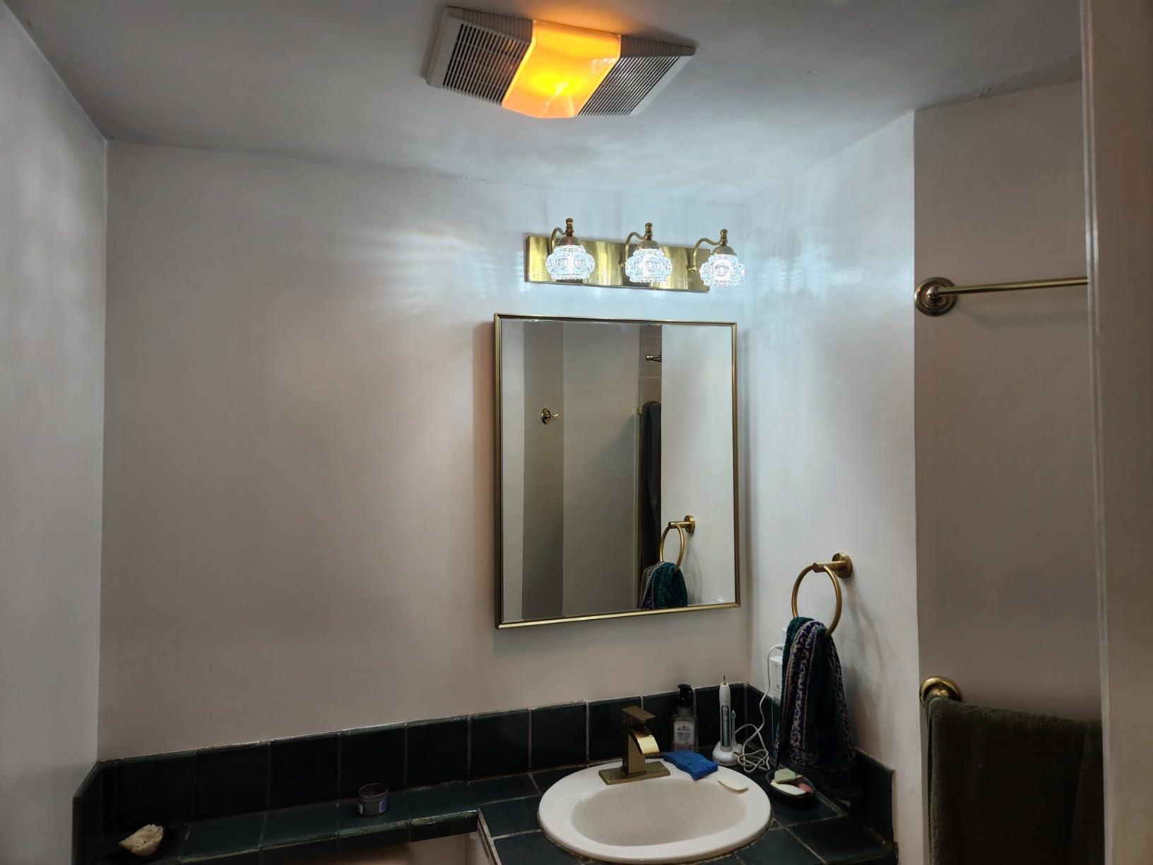 TokeShimi 24x26 in Mirrored Medicine Cabinet for Bathroom, Fully Assembled customer photo 1