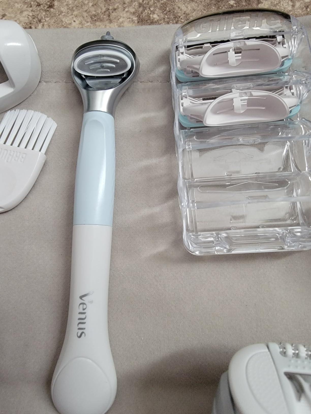 Braun Silk-epil 7 Epilator, Wet and Dry, Wide Head, Includes Venus Intimate Razor, Shaver Head and Trimmer Comb, SE7-141 customer photo 1