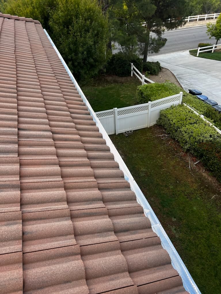 5 inch Gutter Guard, 52 Pack-208ft, Aluminum Mesh Leaf Guards, DIY Leaf Filter Gutter Protection Cover, Raptor Gutter Guard Cleaning Tools for Downspout, Roof, with Screws customer photo 1