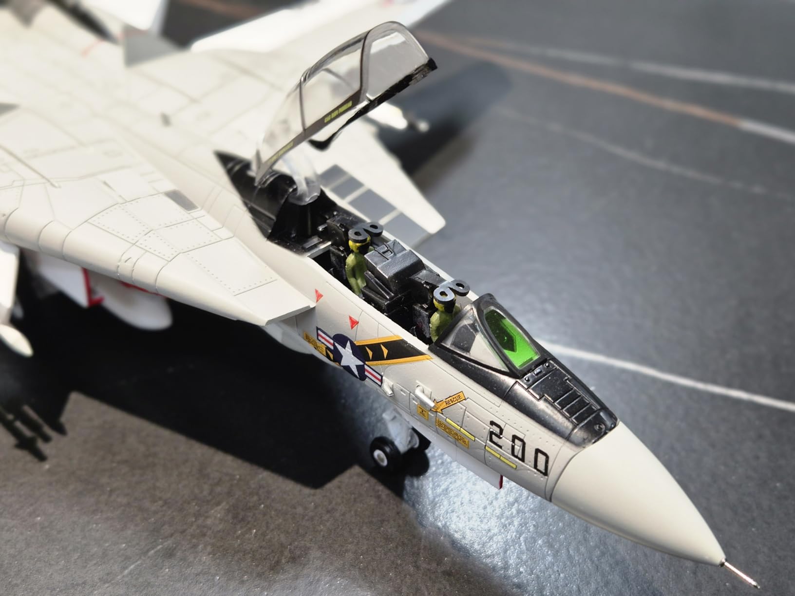 F-14A Tomcat 1/72 Metal Airplane Model VF-2 Bounty Hunters | with Stand DieCast Alloy Fighter Model Jet Replica Pre-Build Military Aircraft Collection for Display or Gift customer photo 1