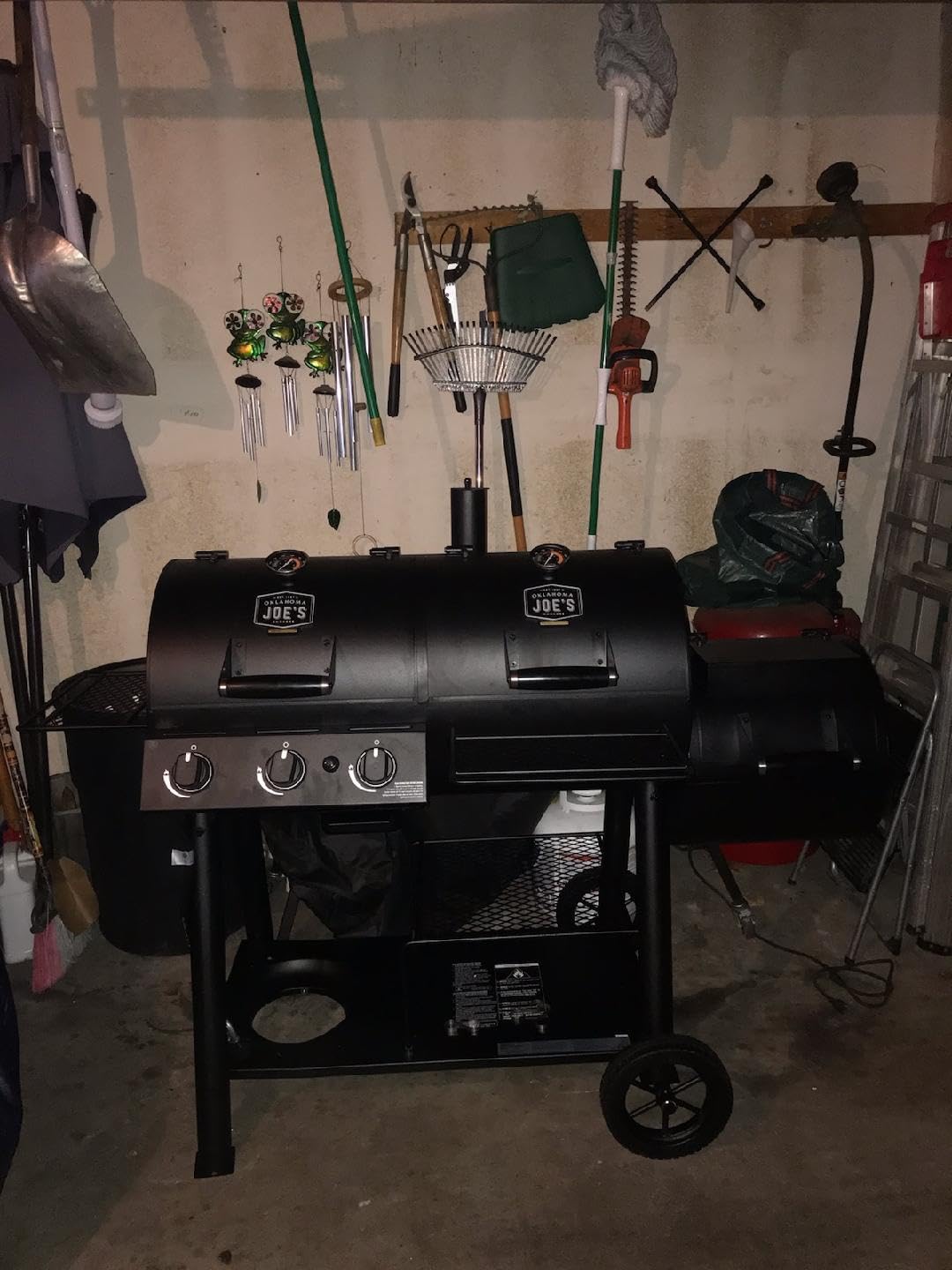 Oklahoma Joe's Canyon Combo Dual Fuel 3-Burner Propane Gas and Charcoal Smoker and Grill with 1031 sq. in. Cooking Area in Black customer photo 2