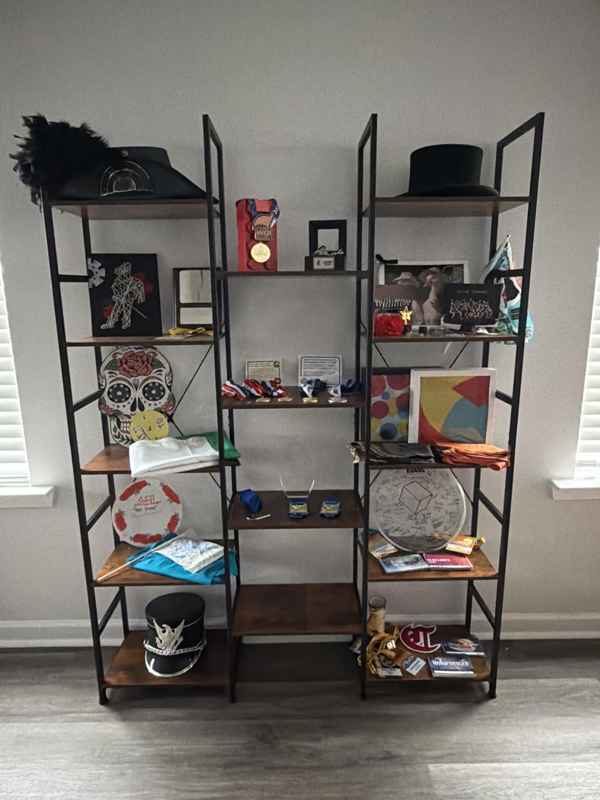 NUMENN Triple Column 5 Tier Bookshelf with 14 Adjustable Shelves, Vintage customer photo 1