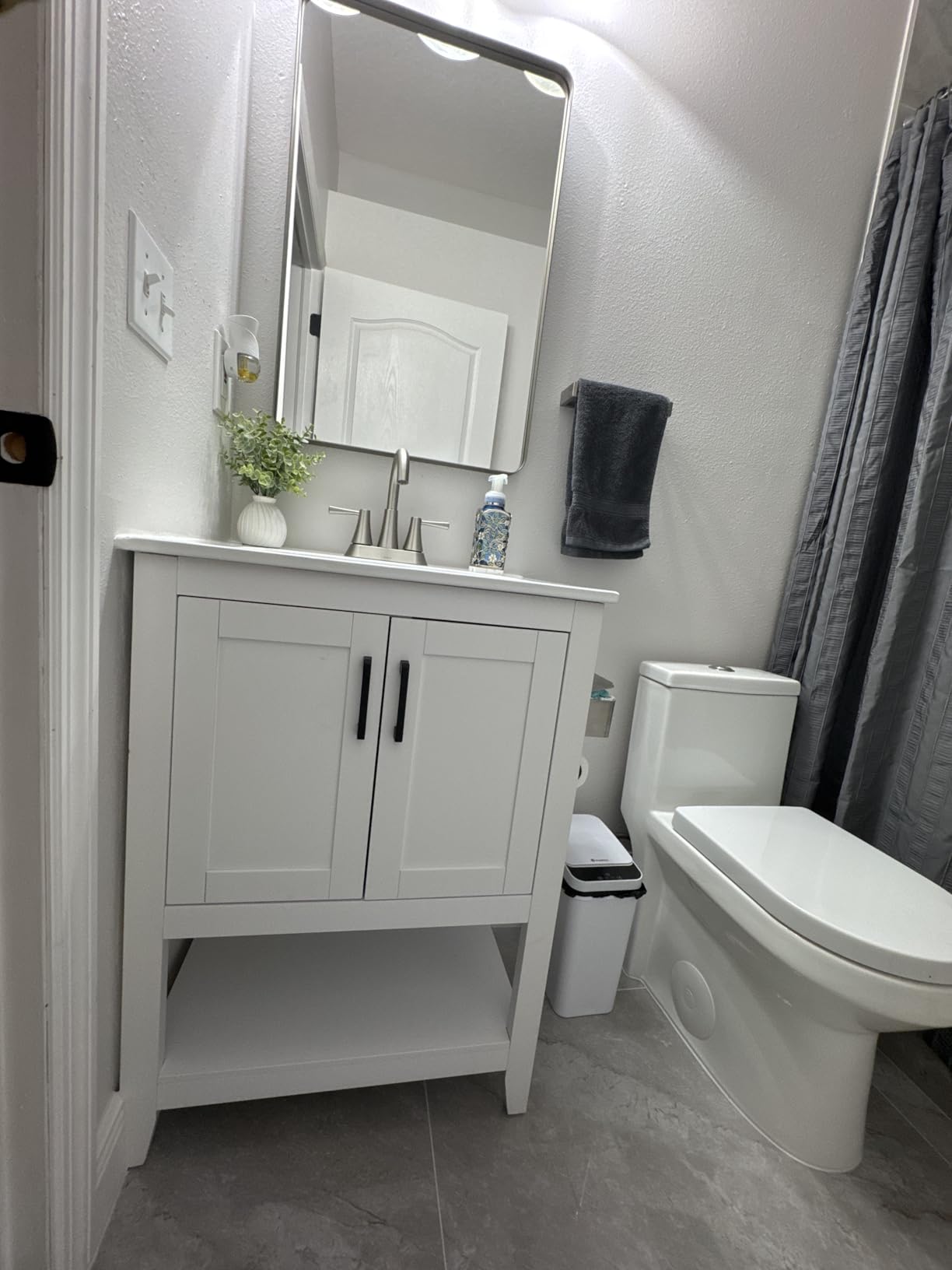 Yaheetech 24 Inch Freestanding Bathroom Vanity with Ceramic Sink, White customer photo 1