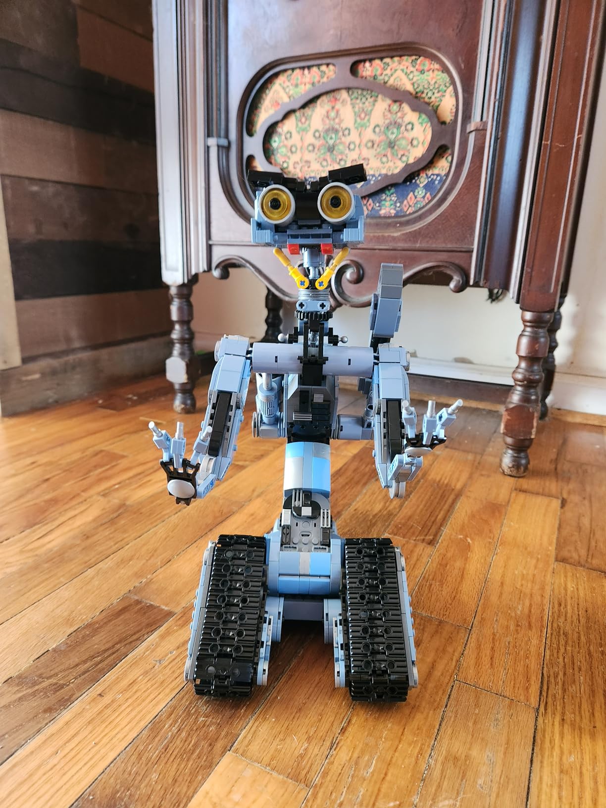 iATOM 1176 Pieces Johnny 5 Robot Building Set with Remote Control - Rechargeable, Gift for Adults Men, STEM Tech Movie Robotic Figure Model Kit customer photo 1