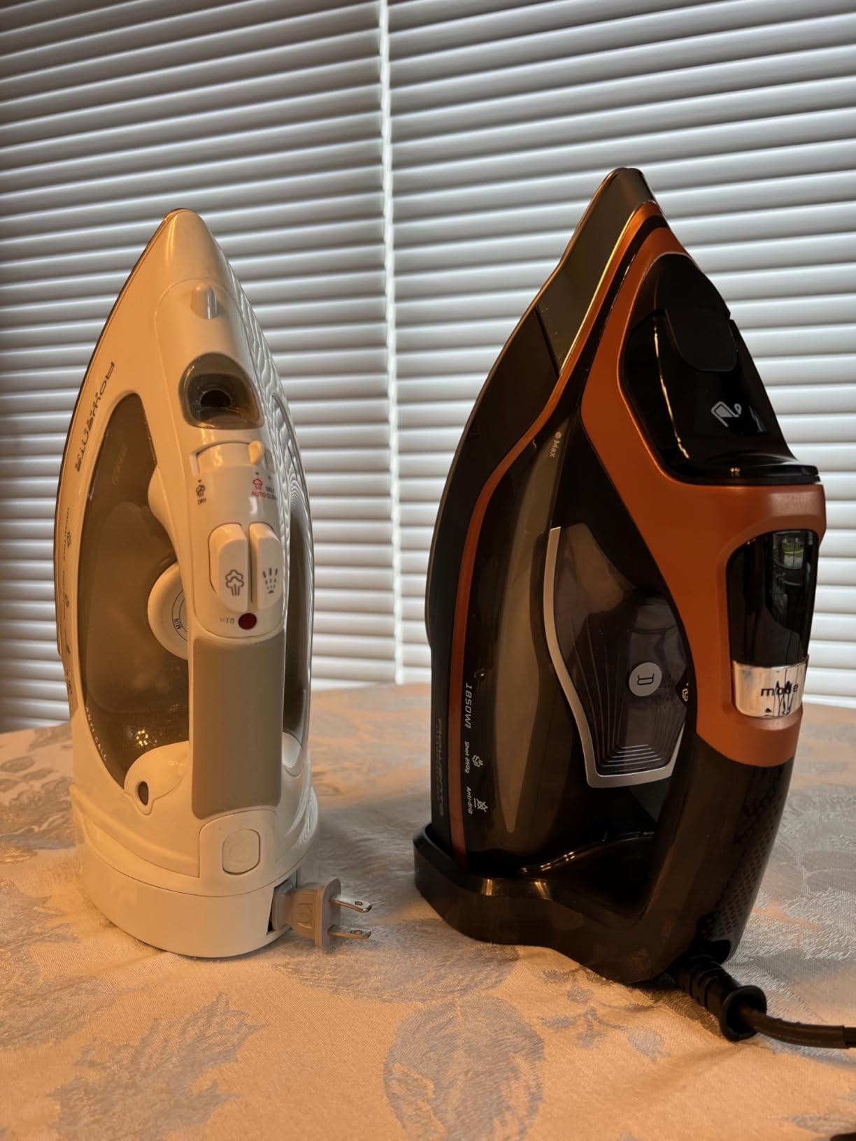 Rowenta Iron Steam Force Pro Steam Iron for Clothes, 1850 Watts, 5 Presets Smart Screen, Stainless Steel Soleplate, High-Efficiency Handheld Steamer Ironing, Anti-Drip Protection, Black Copper, DW9580 customer photo 1