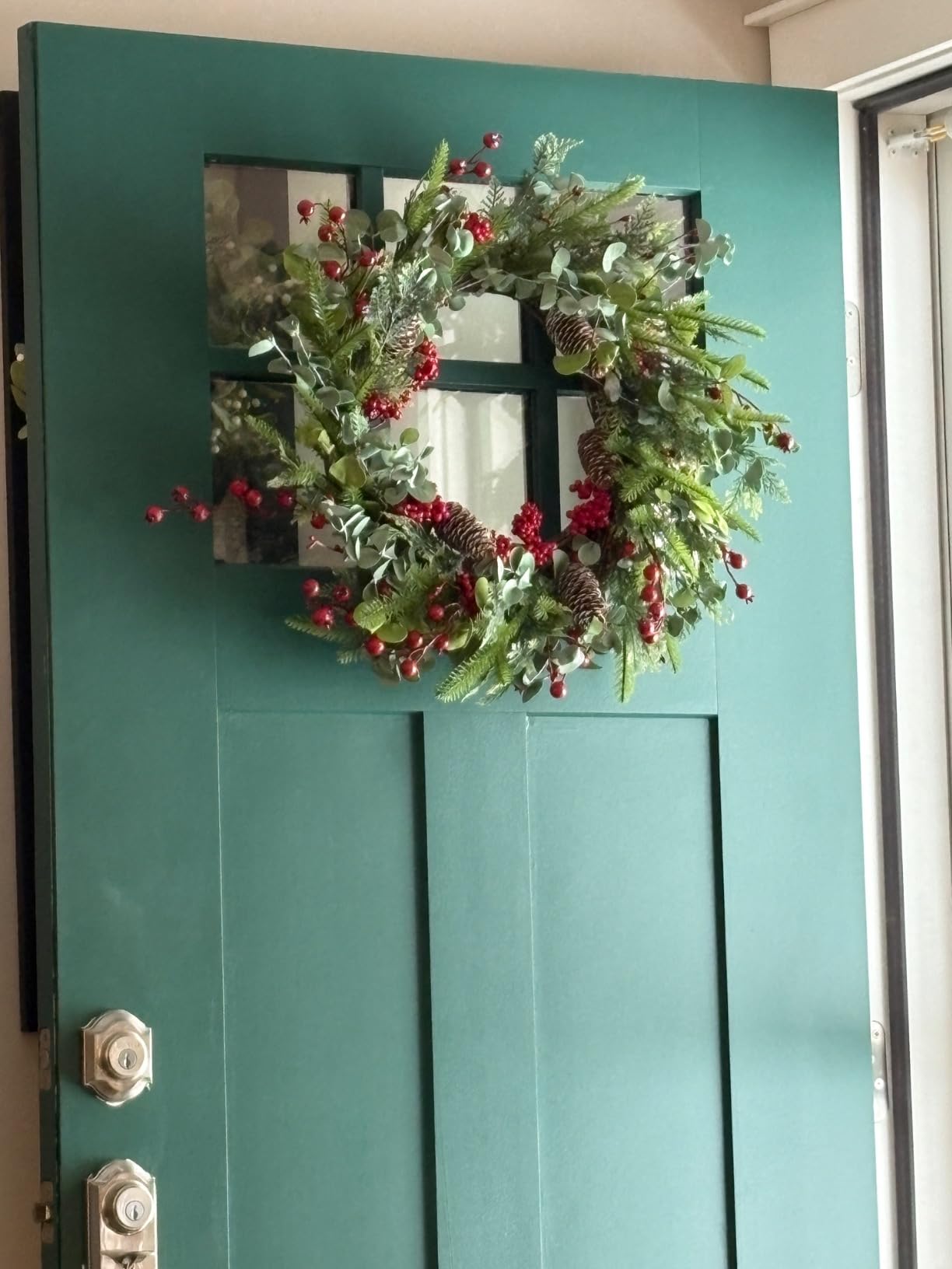 Sggvecsy 22 Inch Artificial Christmas Wreath for Front Door Xmas Red Berry Wreath with Pine Needles Pine Cones Eucalyptus Leaves Christmas Decorations for Winter Wall Outdoor Home Holiday Xmas Decor customer photo 2
