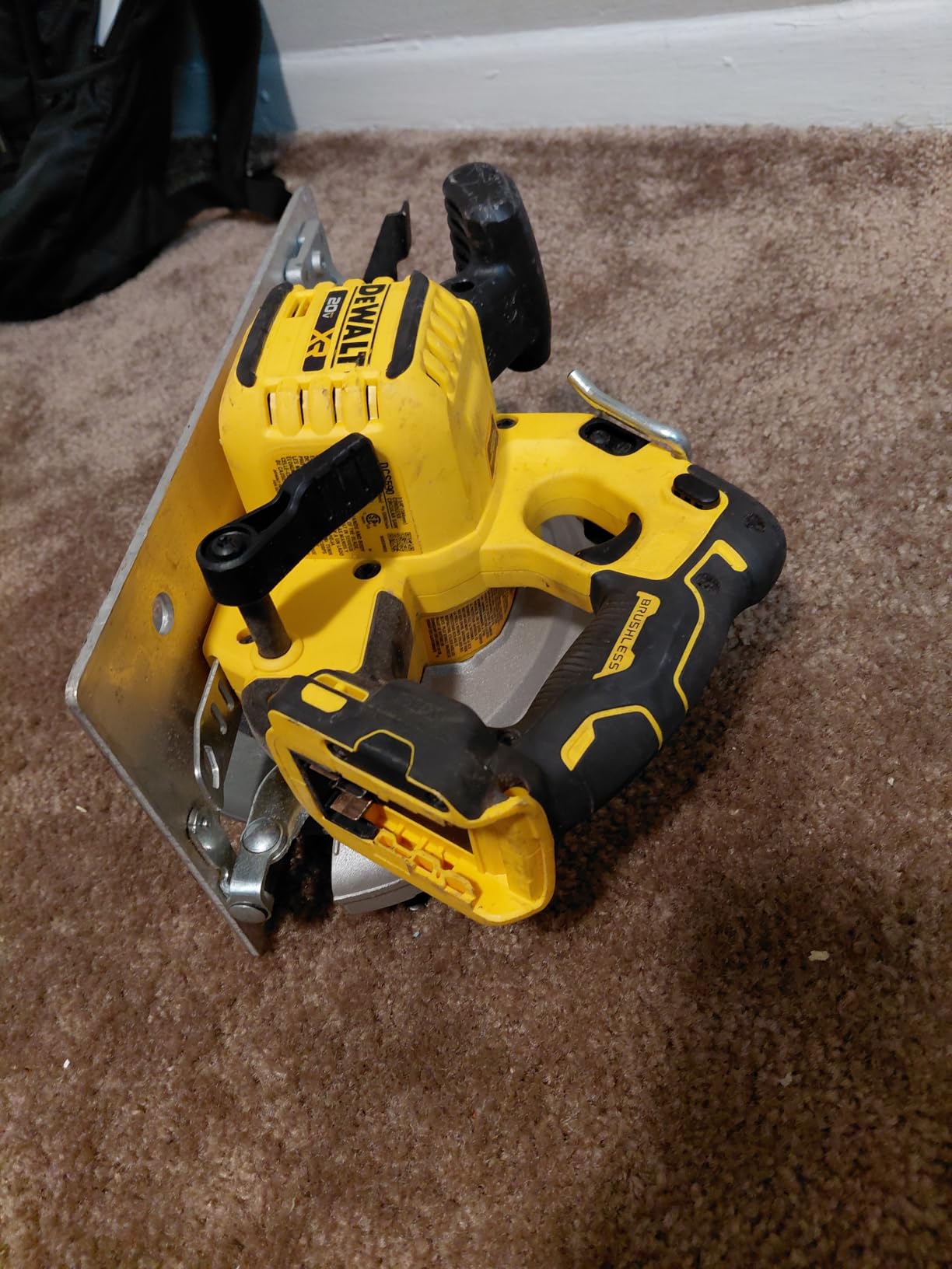 DEWALT 20V MAX XR Brushless Cordless 7-1/4 in. Circular Saw, Tool Only (DCS590B) customer photo 2