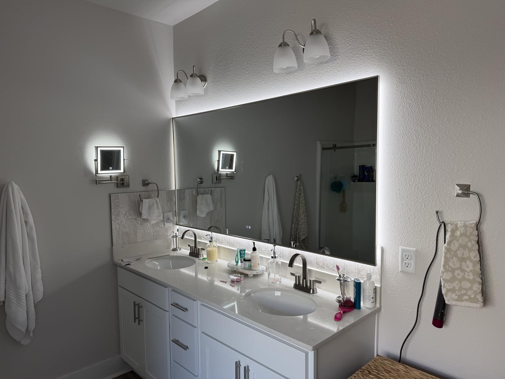 Ruacq Wall Mounted Makeup Mirror with Lights 1X/10X Dual Sided Matte Black customer photo 2