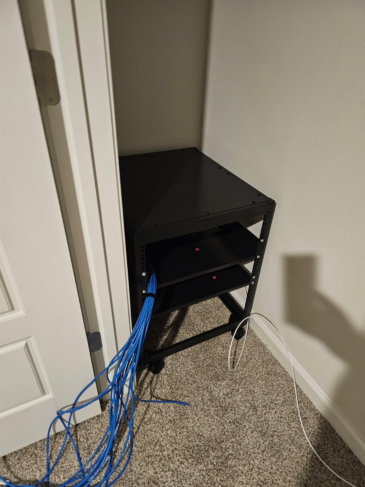 VEVOR 9U Open Frame Server Rack, 23 inch-40 inch Adjustable Depth, Free Standing or Wall Mount Network Server Rack, 4 Post AV Rack with Casters, Holds All Your Networking IT Equipment AV Gear Router Modem customer photo 2