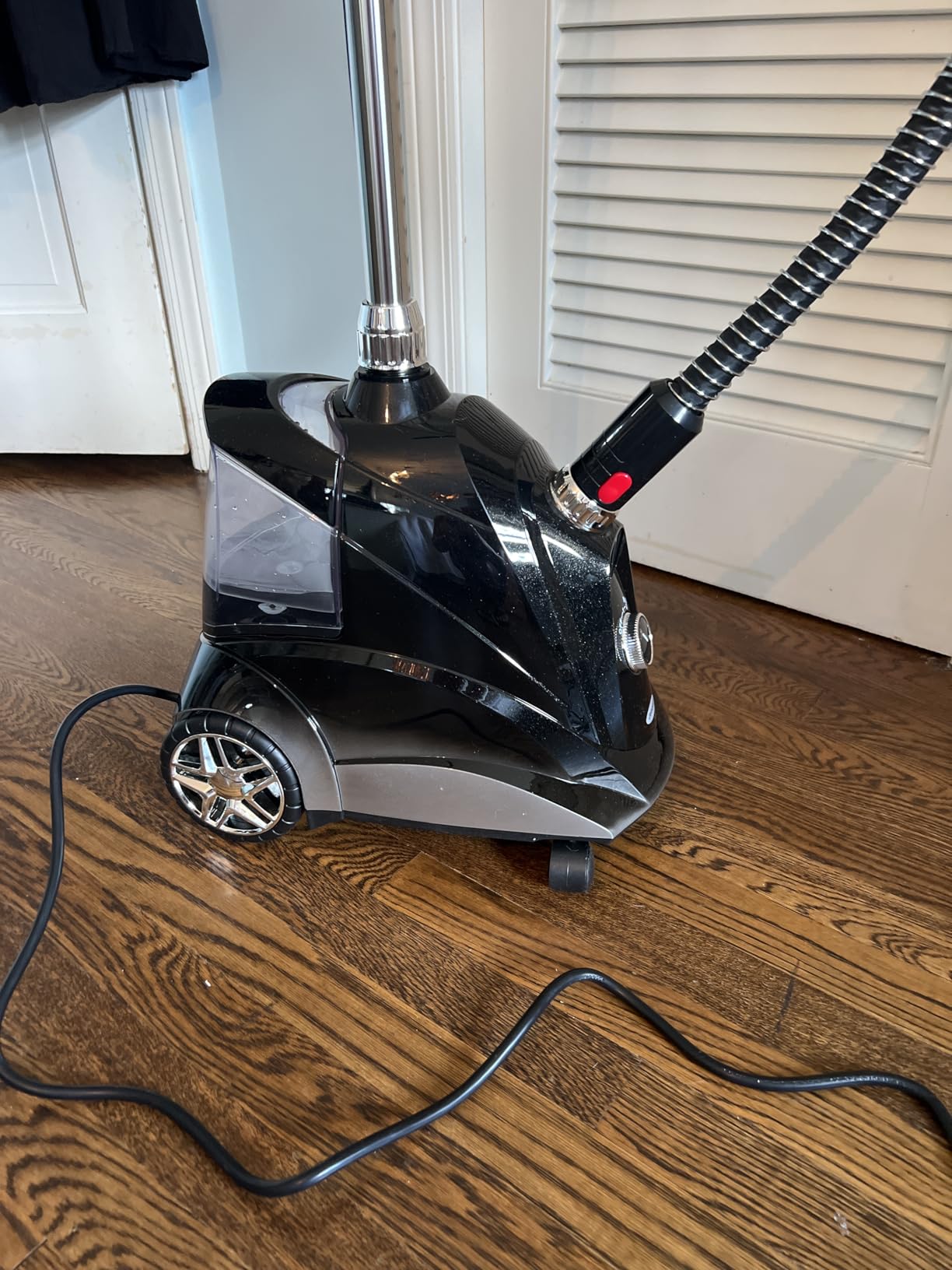 Jenaely 1500W Standing Garment Steamer, 35s Fast Heat-up, 80 Mins of Continuous Powerful Steam with 2.8L Water Tank, Pants Clip & Children's Clothing Hanger customer photo 1
