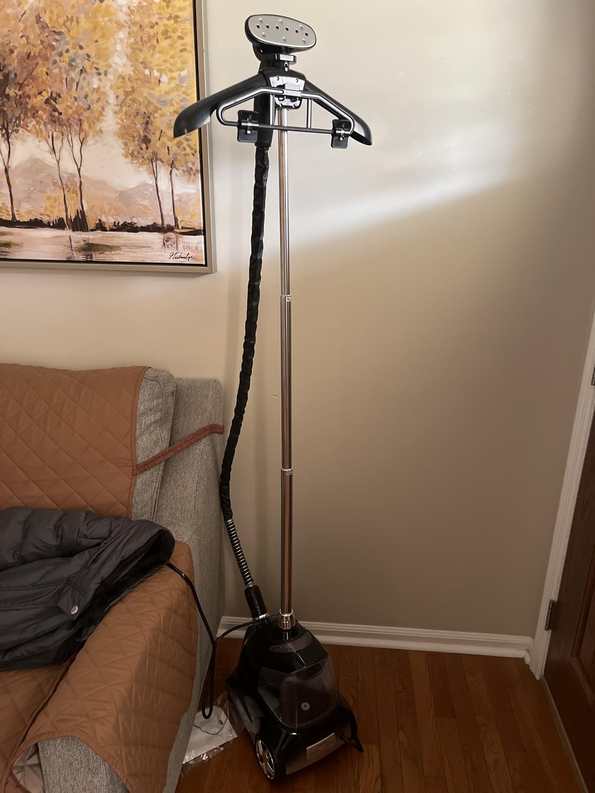 Jenaely 1500W Standing Garment Steamer, 35s Fast Heat-up, 80 Mins of Continuous Powerful Steam with 2.8L Water Tank, Pants Clip & Children's Clothing Hanger customer photo 2