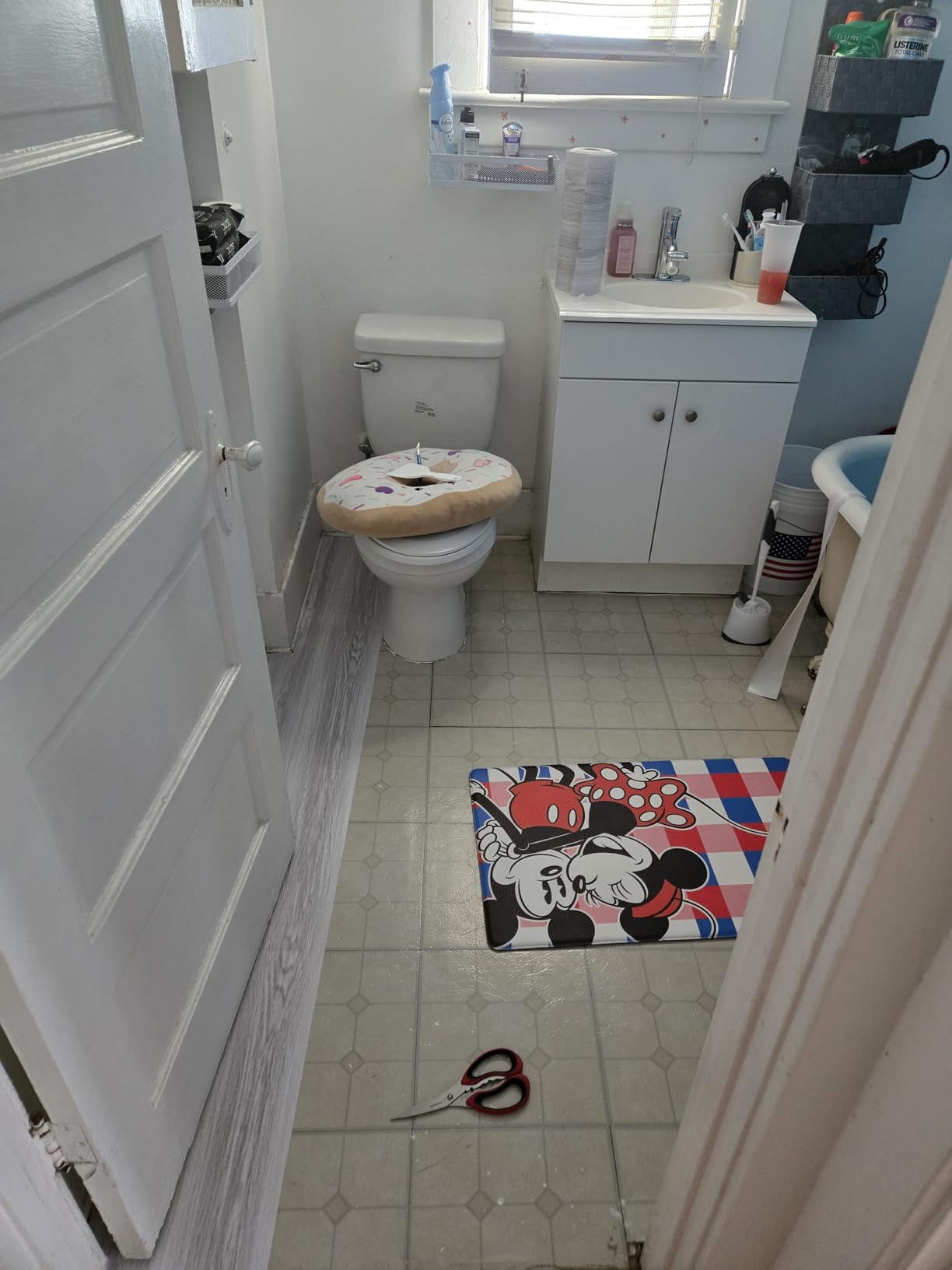 Woodgrain Vinyl Floor Roll, 11.8