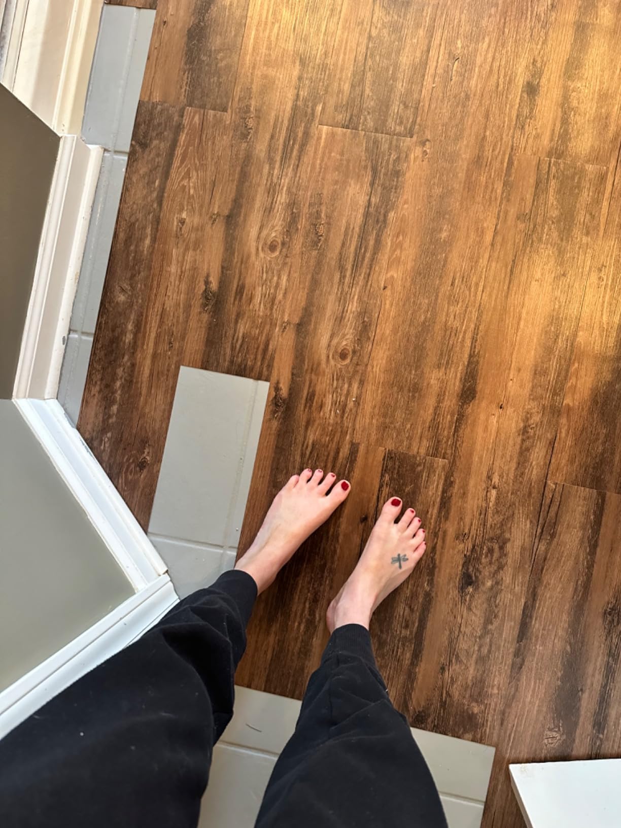 VallisCo Peel and Stick Vinyl Flooring 36 Pack 54 Sq.Ft, Waterproof Vinyl Flooring Peel and Stick for Office, Living Room, Bathroom, Kitchen - Unique Design, Easy to Install Floor, Brown customer photo 2