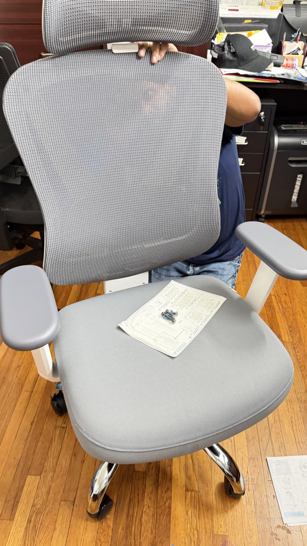 HOLLUDLE Ergonomic Mesh Office Chair - 3D Adjustable Lumbar Support & 3D Armrests, V-Shaped Back, Adjustable Desk Chair for Office & Home, White customer photo 2