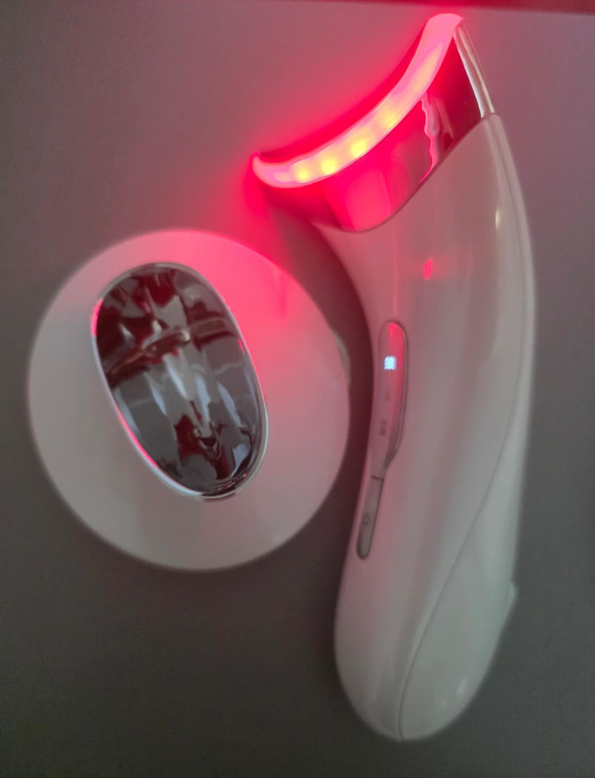 Dopsikn 7 Color Galvanic Machines - Red Light Therapy for Face and Neck, Face Massager Tool for Wrinkles, Double Chin, Vibrating Facial Massager with Thermals, White customer photo 1
