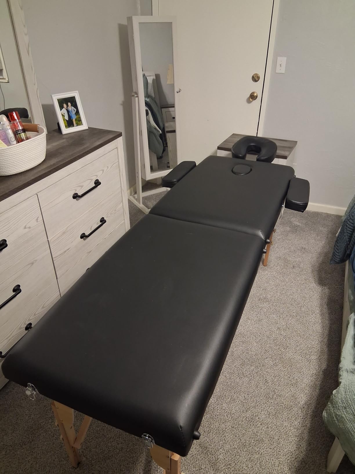 Yaheetech 84x28in Portable Massage Table Folding Adjustable Lash Bed, Cream customer photo 1