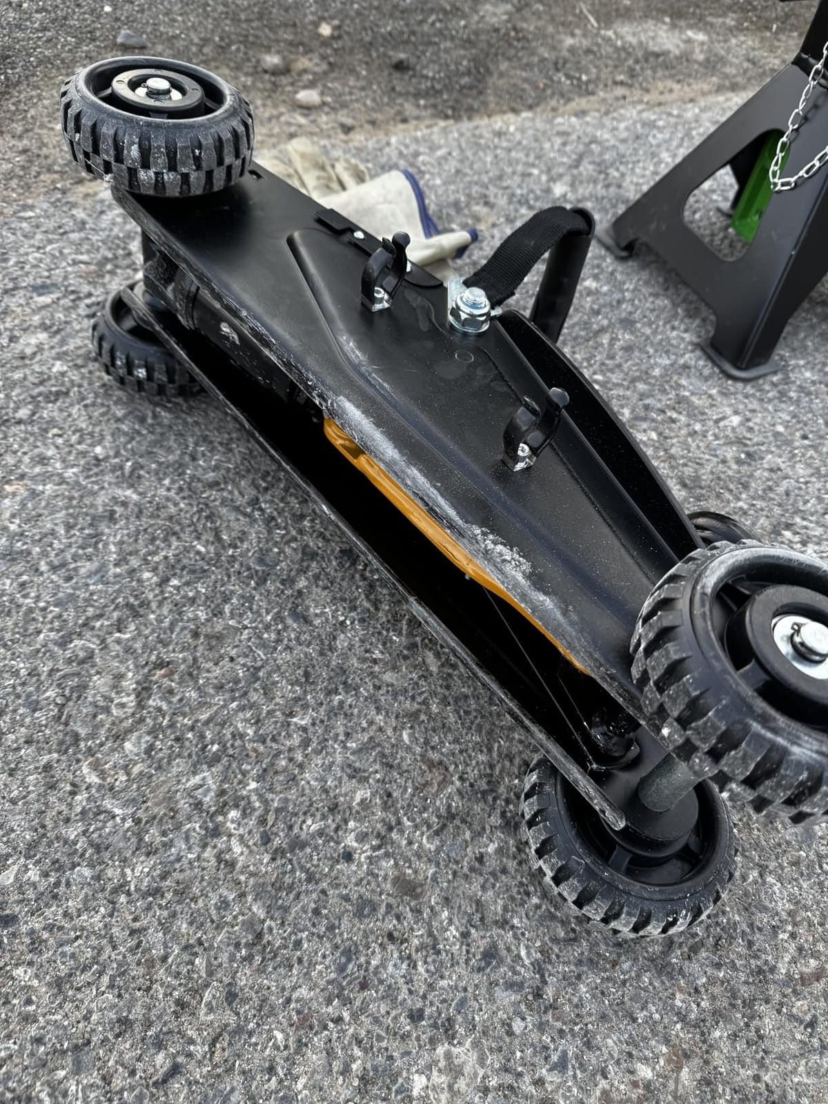 Cat Wheelie Off-Road Trolley Jack, 2 Ton, Portable, Oversized Wheels for Rugged Terrain - 980883ECE customer photo 2