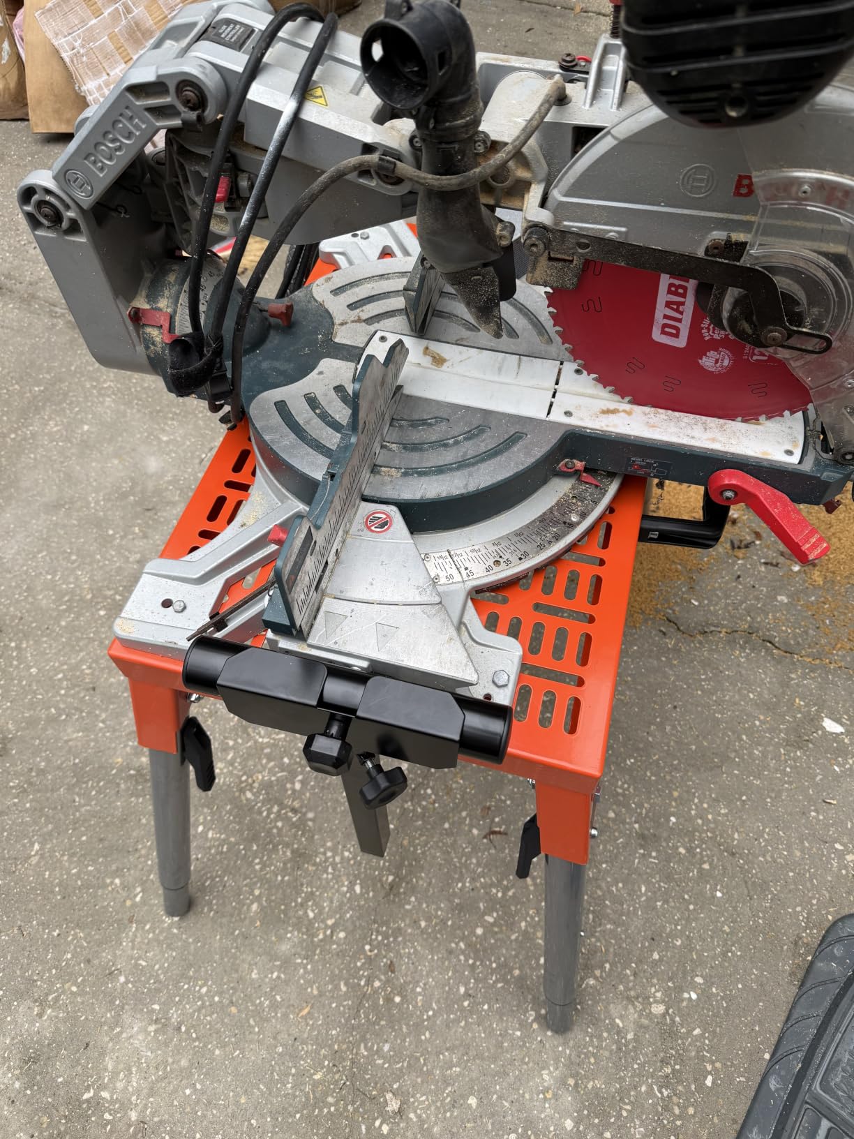 VEVOR 80in Collapsible Rolling Miter Saw Stand With One-piece Mounting Brackets, Clamps, Rollers, Heavy Duty Folding With Sliding Rail, 300lbs Load Capacity customer photo 2