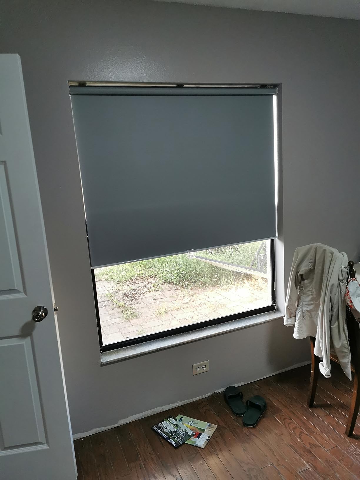 Boolegon Motorized Roller Blinds with Remote Control, Blackout Linen Fabric-Matched Automatic Roller Shades for Windows, Rechargeable Electric Window Shades for Home, Office, Black, Custom Now customer photo 1