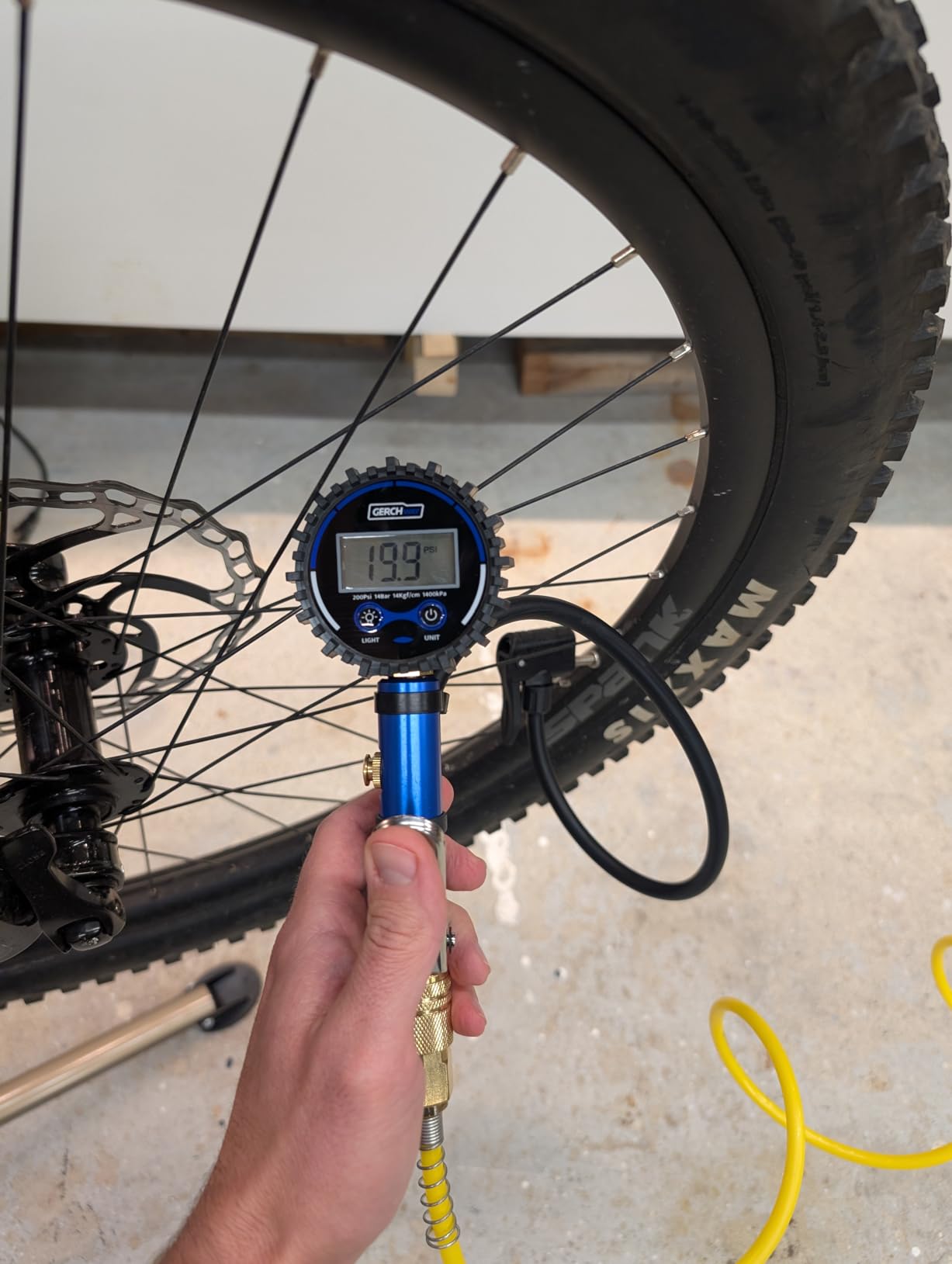 Presta Valve Air Chuck - Digital Bike Tire Inflator with Pressure Gauge - Schrader to Presta Valve Adapter for Air Compressor customer photo 2