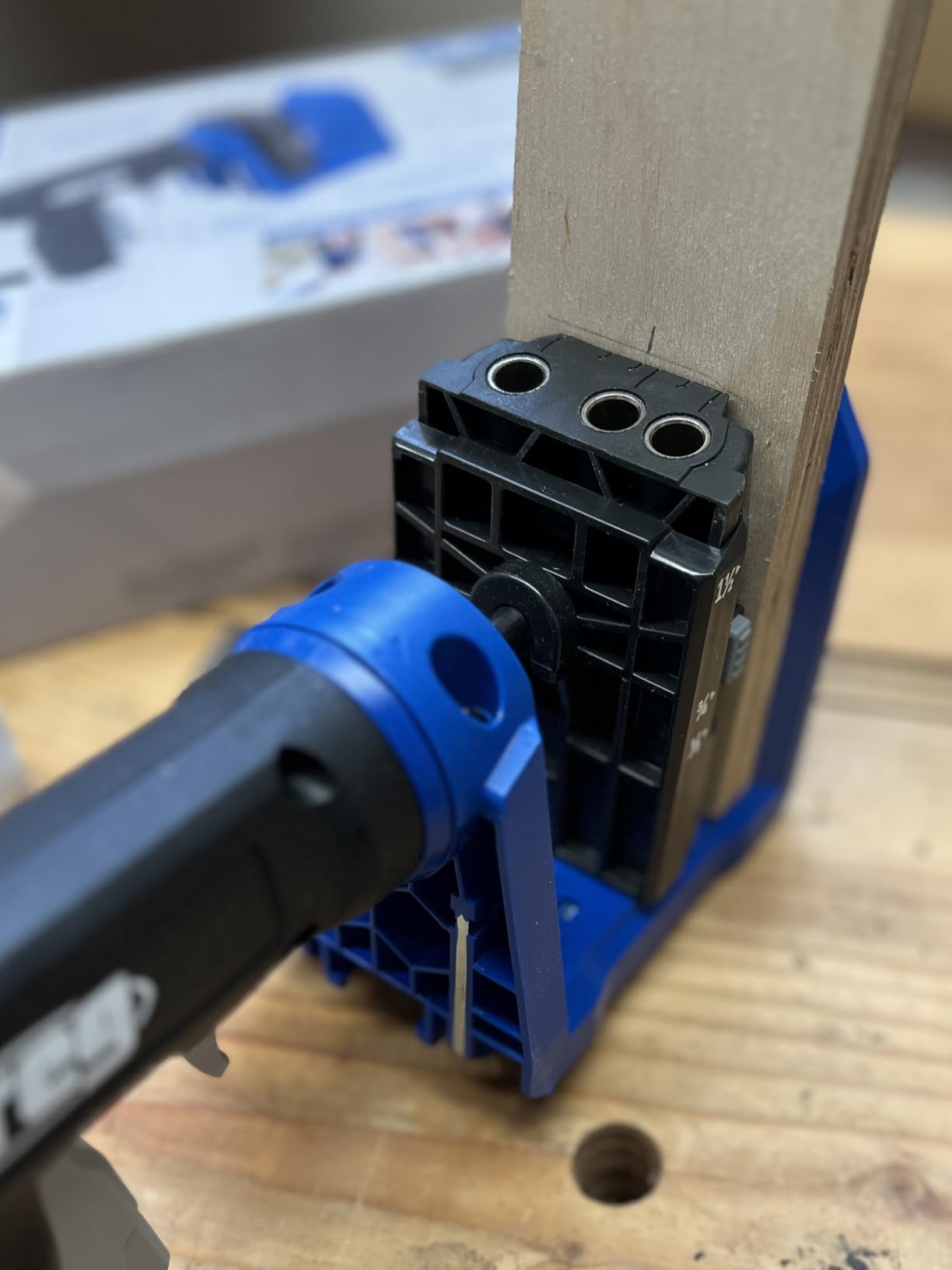 Kreg Pocket-Hole Jig - KPHJ520PRO2 - New Model - Premium Carpentry & Woodworking Tool - For Materials 1/2-1 1/2 Inches Thick - Includes 60 Pocket-Hole Screws customer photo 1
