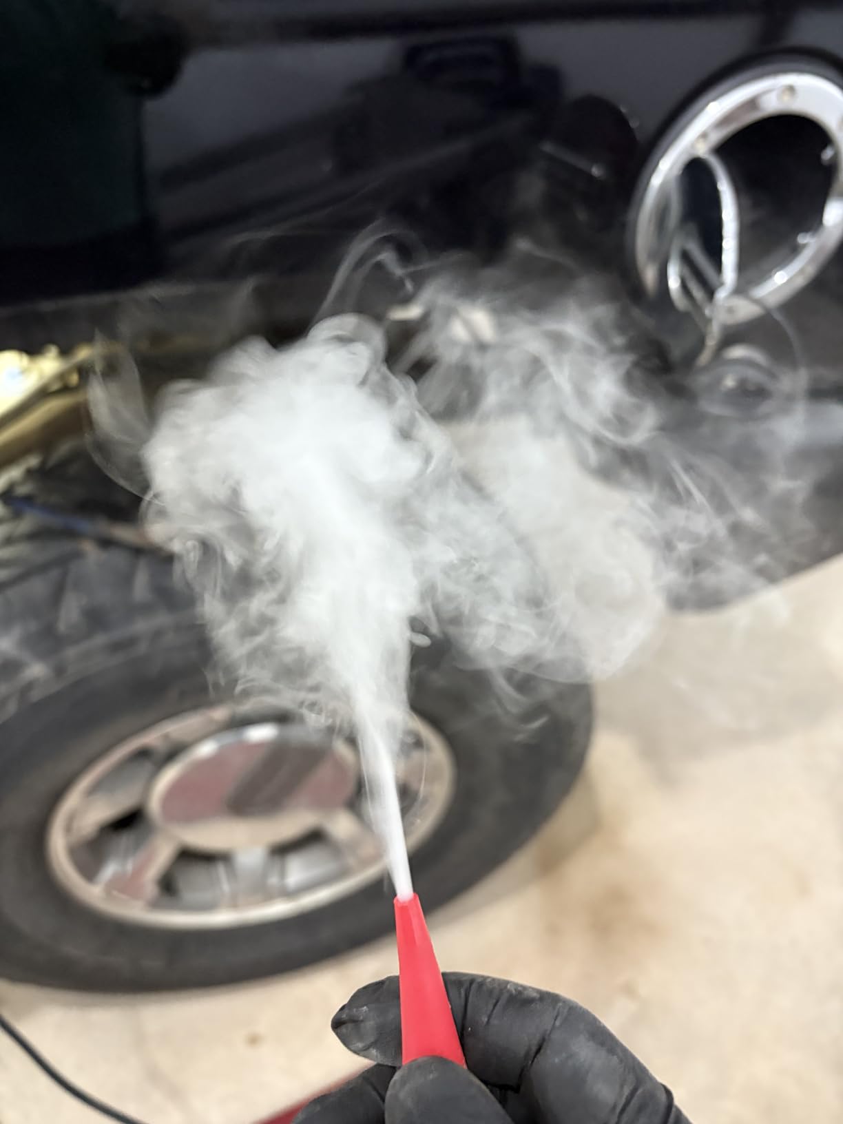 AutoLine Pro HyperSmoke Automotive Smoke Machine EVAP Vacuum Leak Tester - Adjustable Pressure - OEM Approved Smoke Fluid - Built-in Air Compressor Motor - Includes Cone and Gas Cap EVAP Adapter. customer photo 1