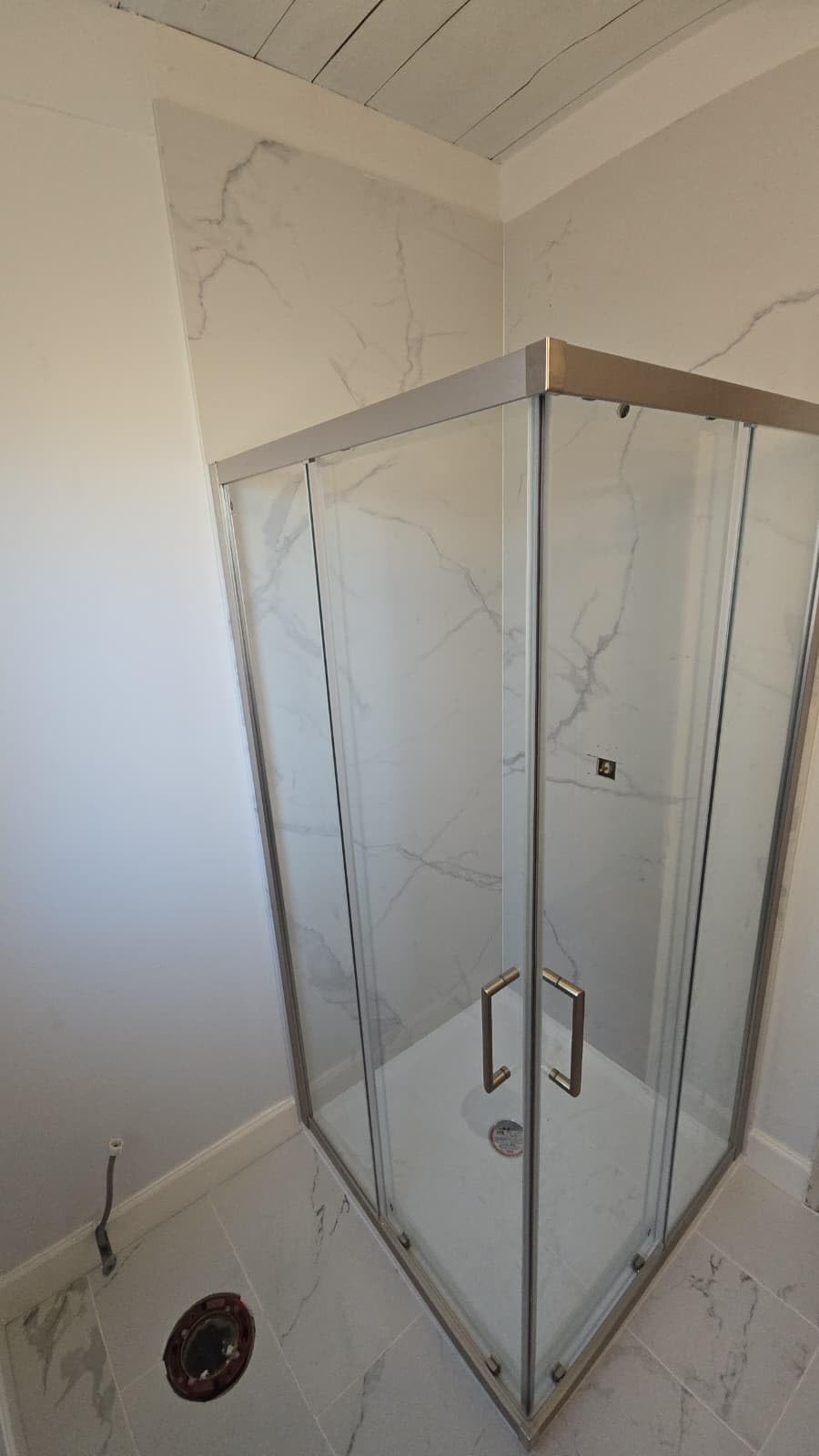 Corner Shower Door 34