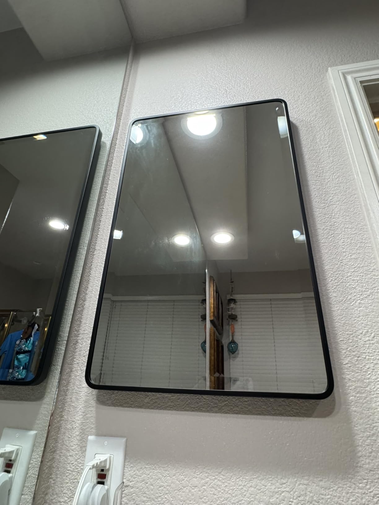 16x26 Austin Farmhouse Metal Framed Rounded Rectangle Recessed Bathroom Medicine Cabinet, Beveled Mirror, 14x24 in-Wall Opening, powder-coated Steel, Adjustable Glass Shelves, Magnet Close, Black customer photo 1