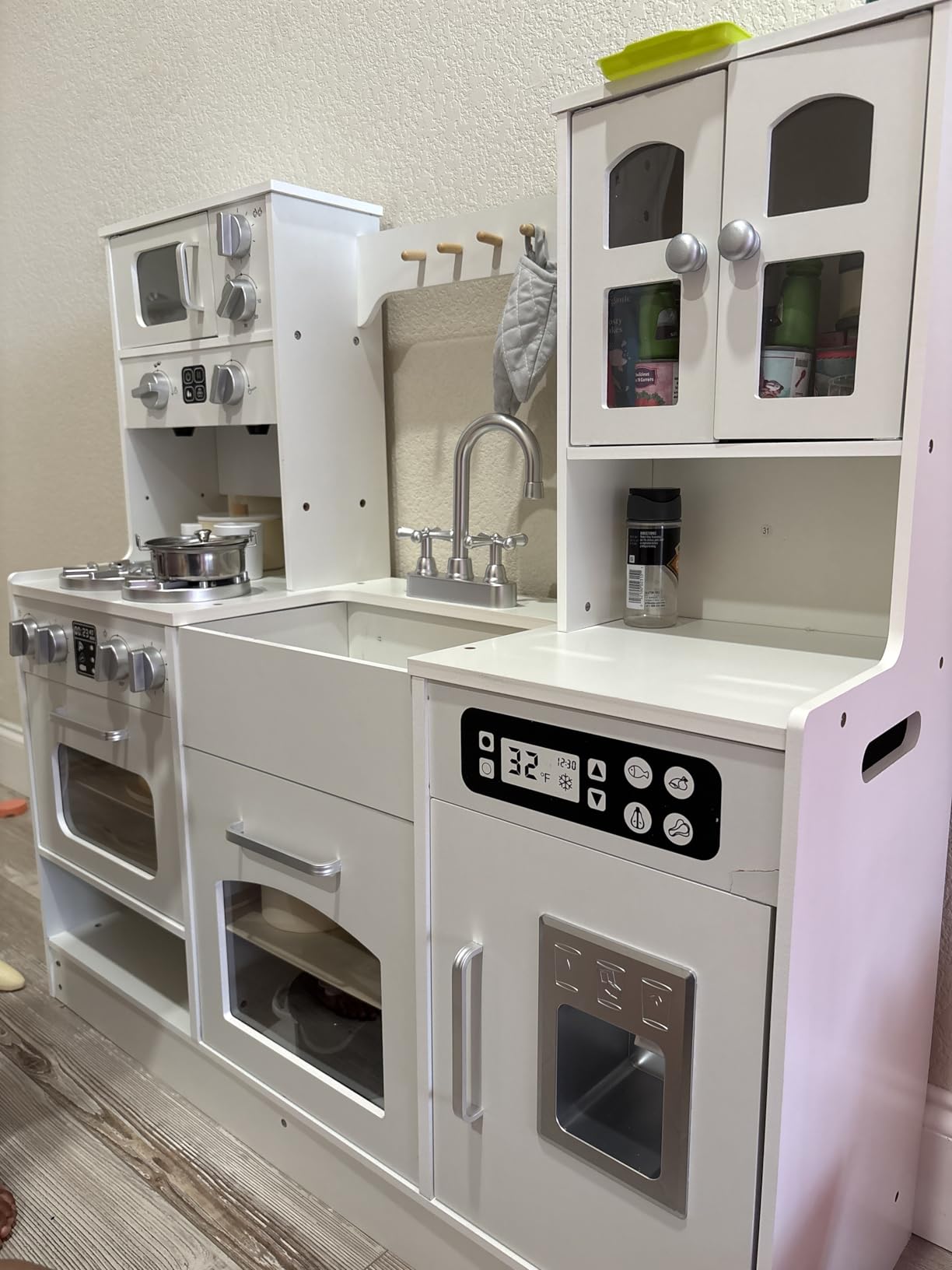 Wooden Play Kitchen with Real Lights & Sounds, Modern Kids Kitchen Playset | Coffee Maker, Ice Maker, Stove, Sink, Oven, Cabinets & 12 Accessories for Cooking, Drink-Making, Serving and Cleanup, Ages 3+ customer photo 1