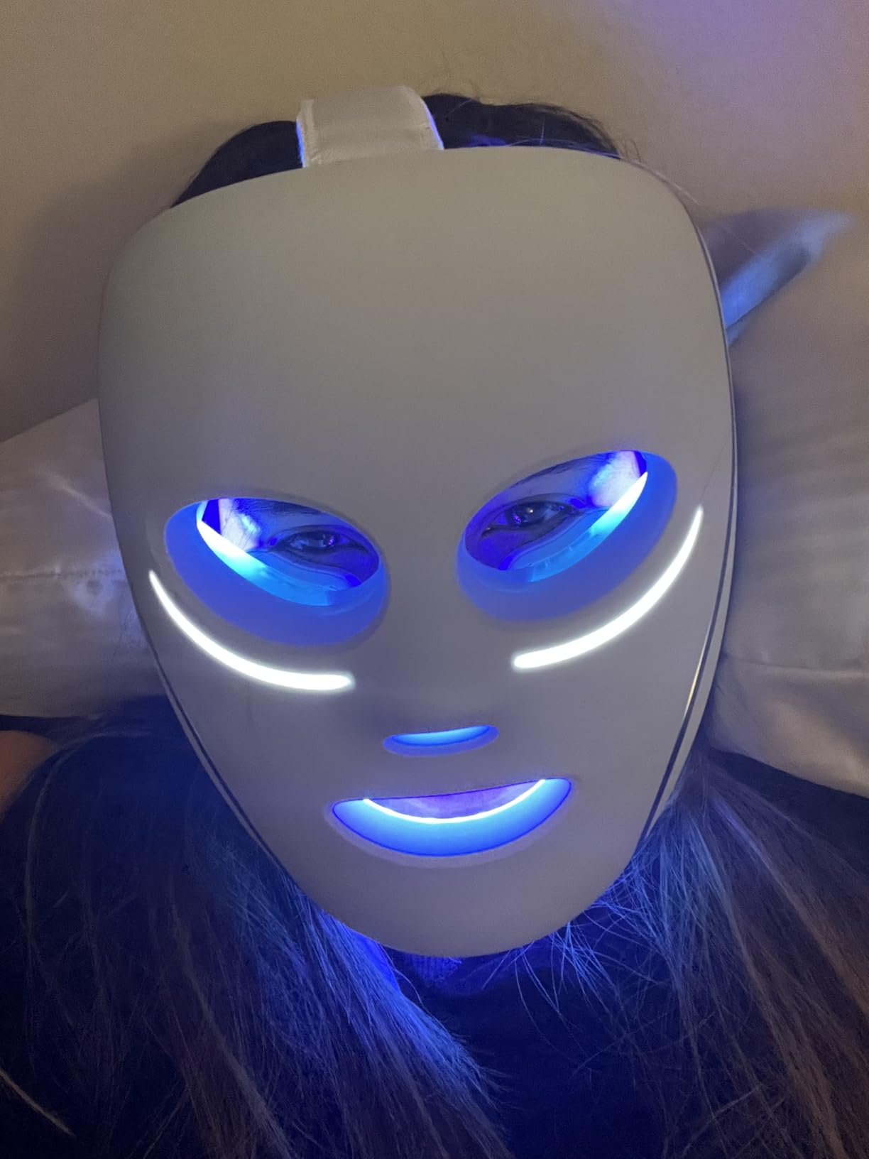 Shark CryoGlow LED Face Mask, Red Light Therapy, Under-Eye Cooling, FW312 customer photo 2
