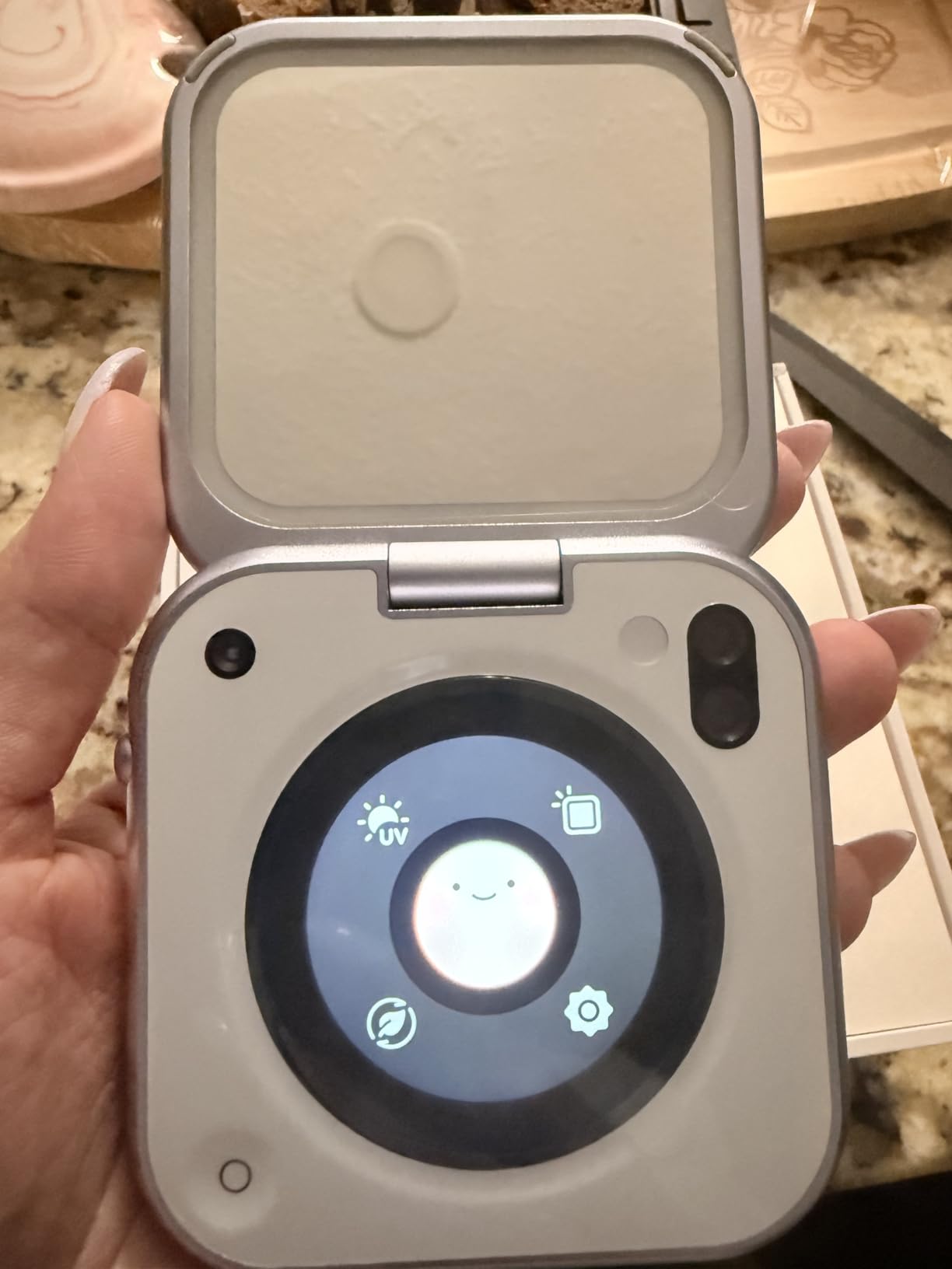 inewme UV Camera Makeup Mirror, LED Compact Mirror for Sunscreen Check customer photo 1