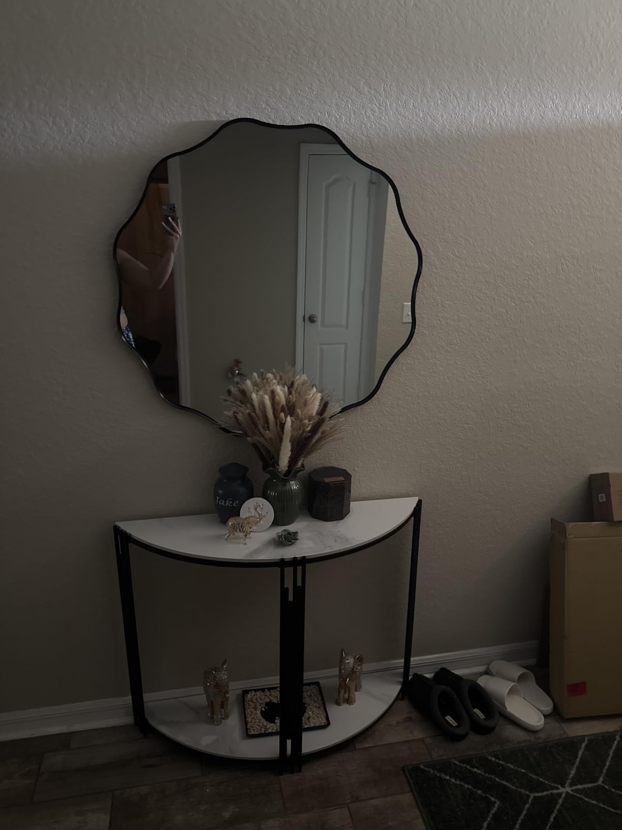 Gold Scalloped Circle Mirror, 24