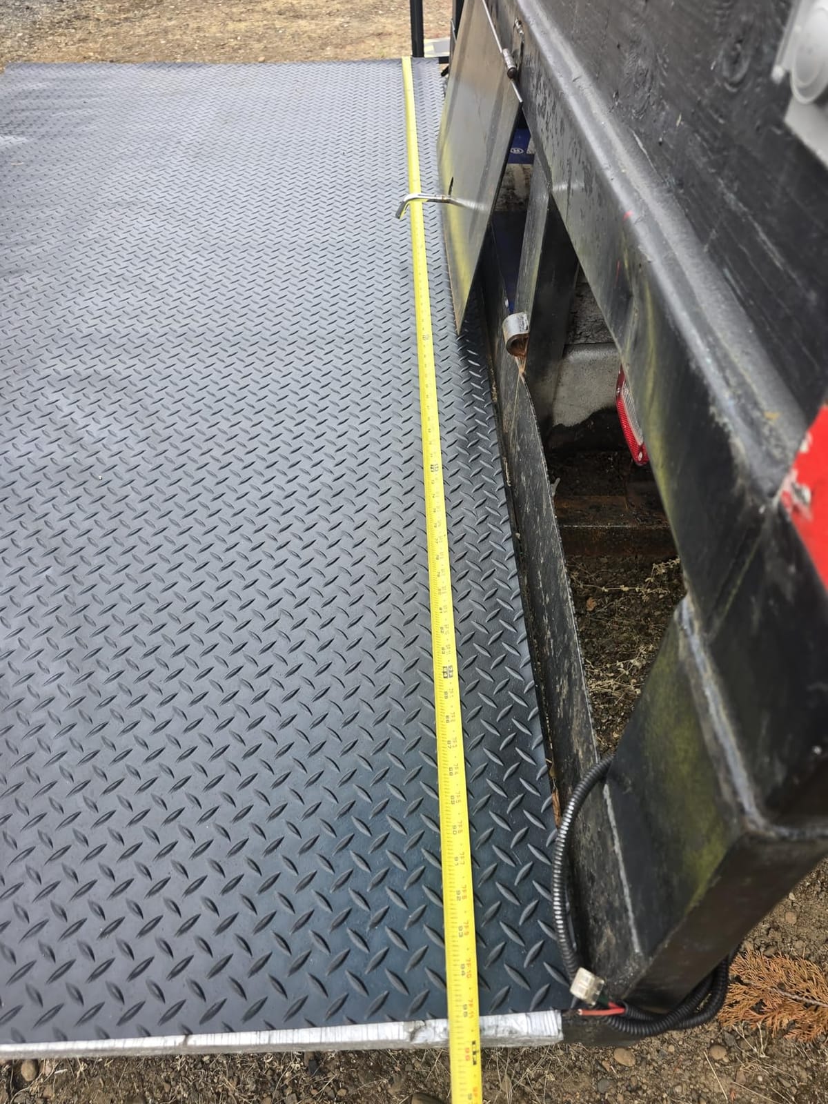 VEVOR Rubber Flooring Roll, 3 mm x 4 FT x 15 FT Diamond Plate Mat, Black customer photo 2