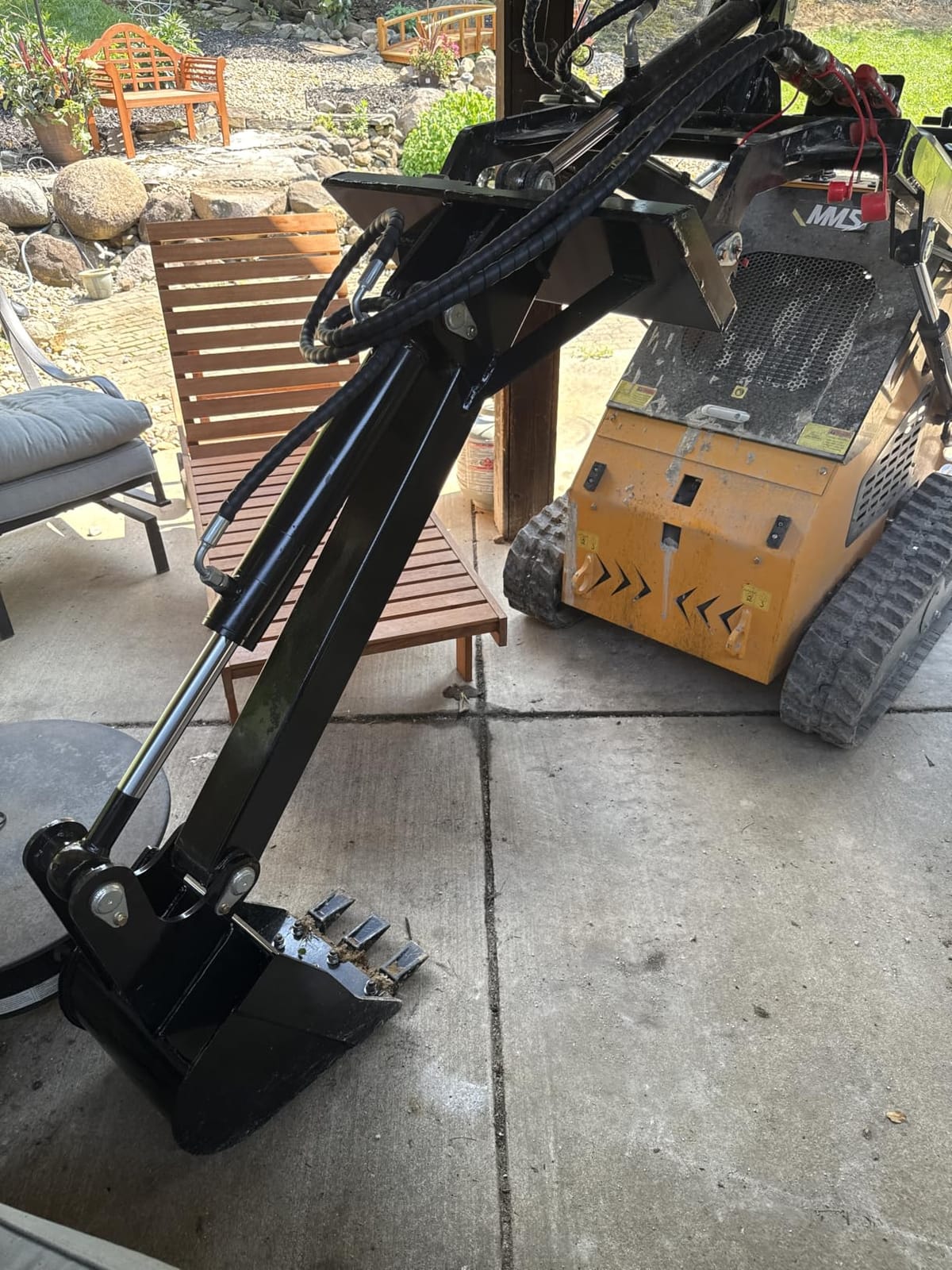 MS380T Mini Skid Steer Loader with 23HP RATO Gas Engine, Triangle Tracks customer photo 2