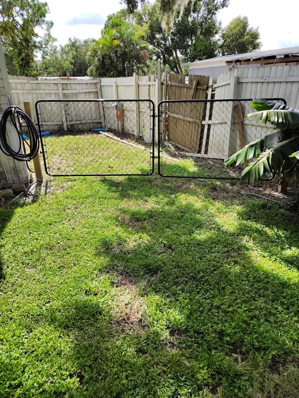 VEVOR Chain Link Fence Gate, 72 x 48 in, Adjustable Chain Link Fence Panel, Fit 2.2-6 ft (W) x 6 ft (H) Garden Fence Gate Opening, Rust-Resistant Galvanized Fencing Gate for Farm, Posts Not Included customer photo 2