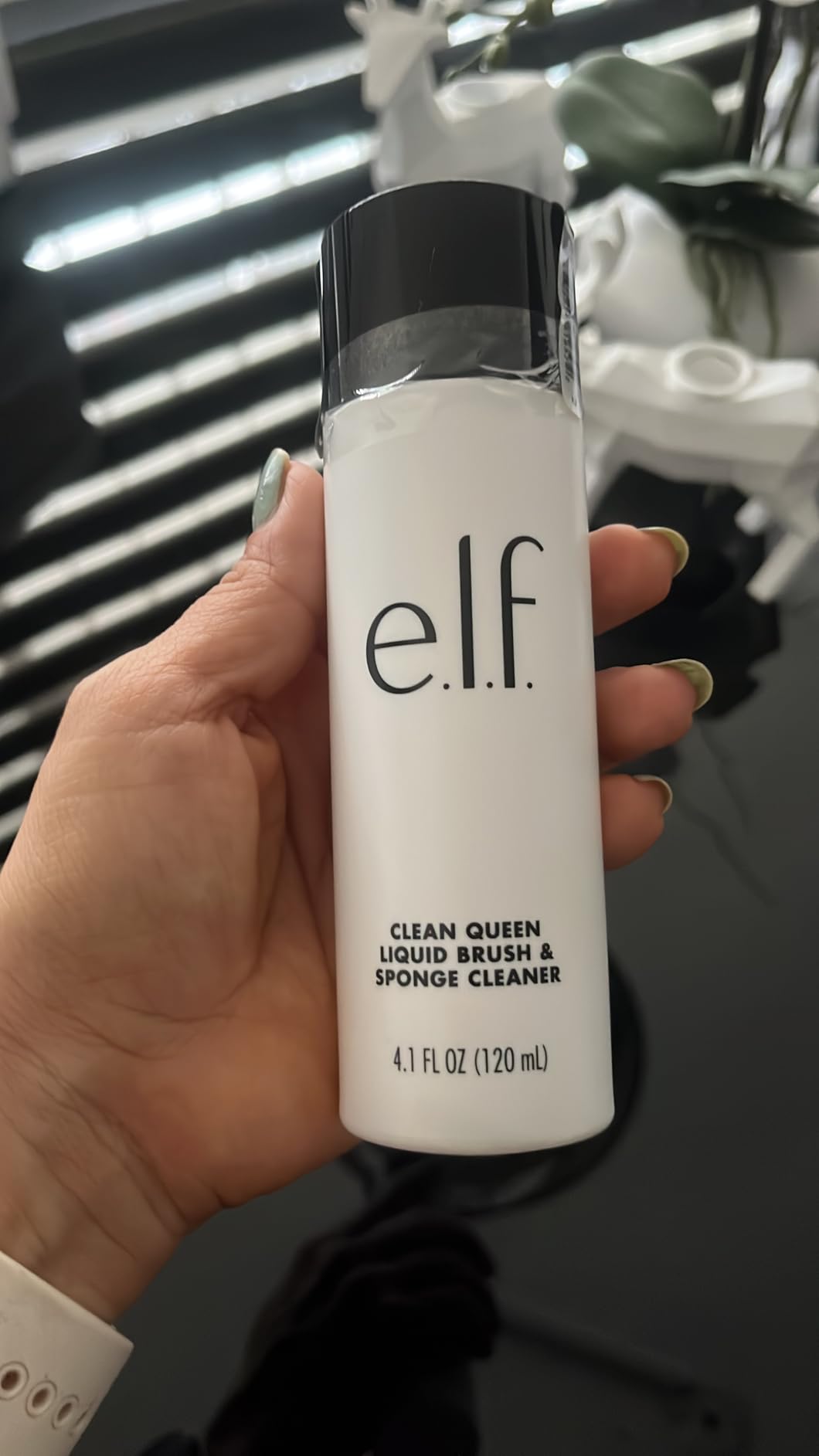 e.l.f. Clean Queen Liquid Brush & Sponge Cleaner, Gentle Foaming Cleaner For Removing Leftover Makeup, Dirt & Grime, Vegan & Cruelty-Free, 4.1 oz customer photo 2