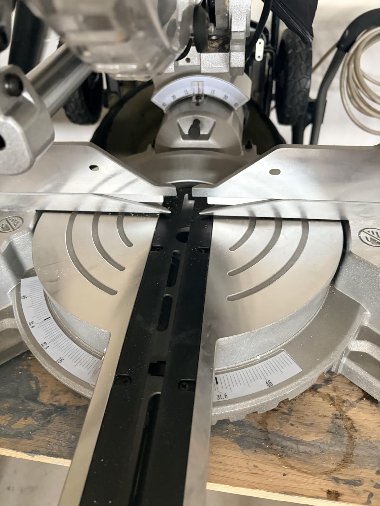 VEVOR Sliding Compound Miter Saw, 12-Inch Blade, 15 Amp Motor, 60-Tooth, Corded Double Bevel Sliding Miter Saw, LED Precision Alignment, Angle Adjustable, for Wood, Composite Decking, Laminates customer photo 1