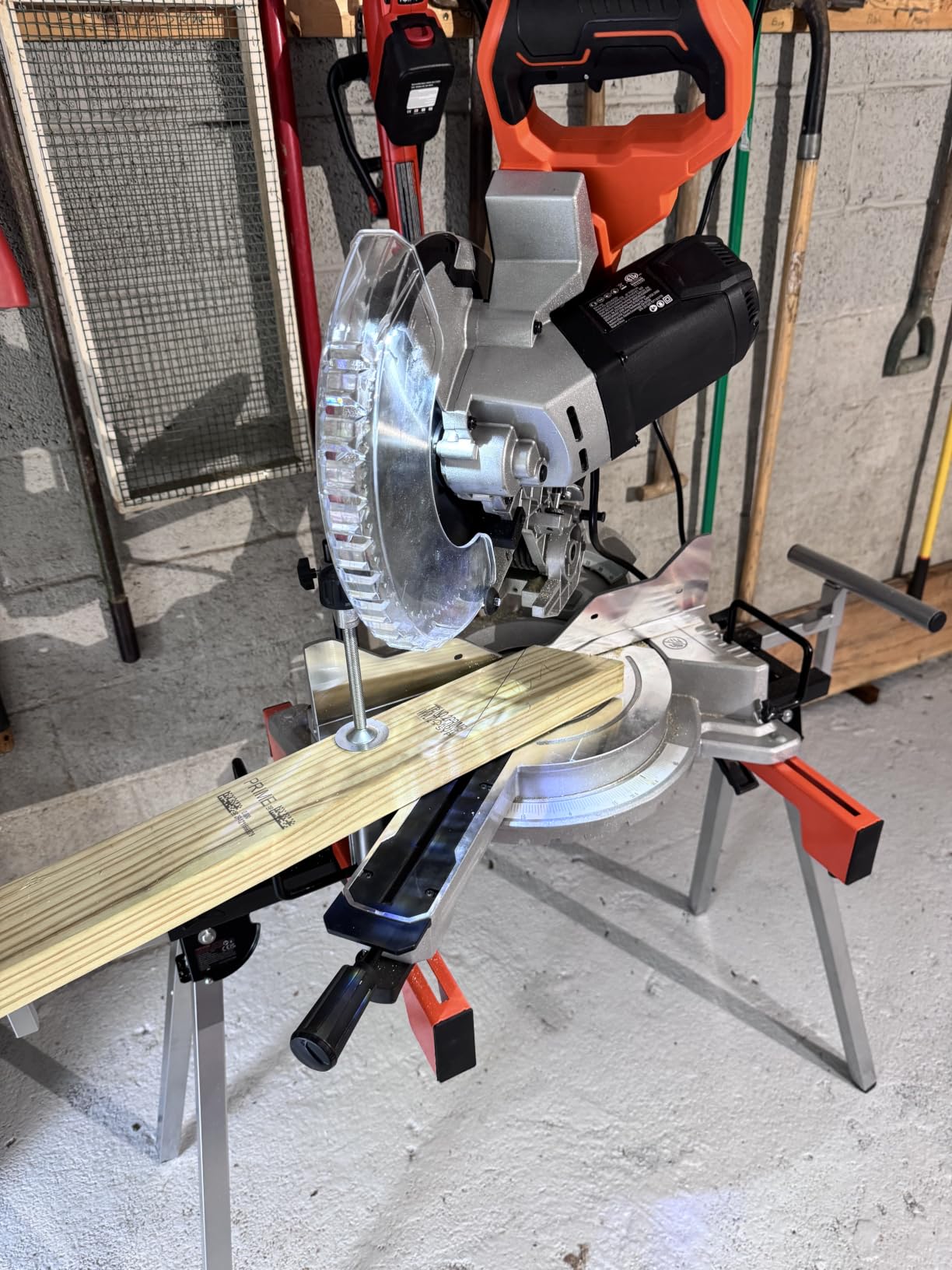 VEVOR Compound Miter Saw, 10-Inch Blade, 15 Amp Motor, 60-Tooth, Corded Single Bevel 0-45°, LED Precision Alignment, Angle Adjustable, Lightweight Cast Aluminum Base, for Wood, Composite Decking customer photo 1