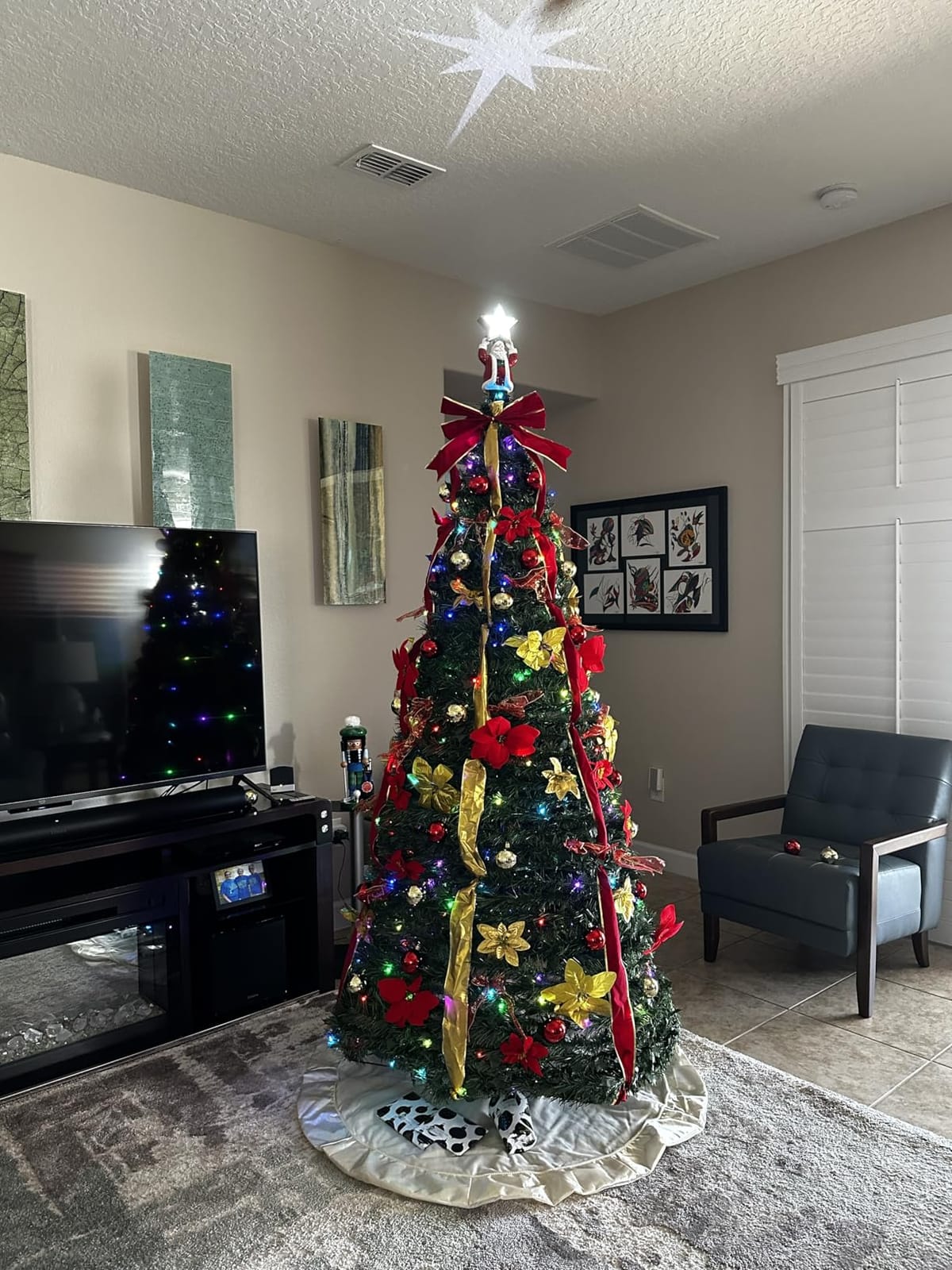 Superstar Santa Pop-Up Christmas Tree, 7FT, Pre-Lit w/ 200 LED Lights, AS SEEN ON TV, Santa Projects North Star, Opens Instantly, Fully Decorated, 7 Colors, 32 Modes w/Remote, Stores Flat customer photo 2